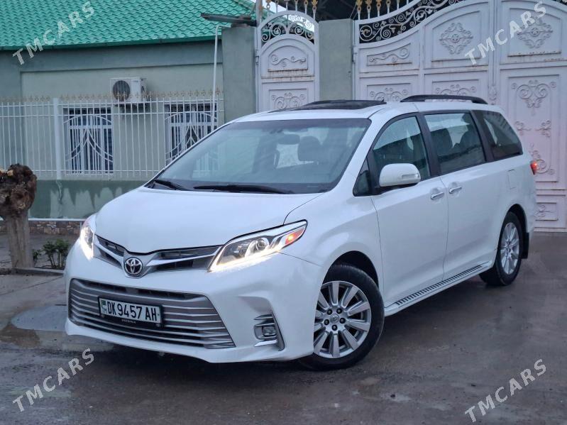 Toyota Sienna 2017 - 450 000 TMT - Анев - img 1