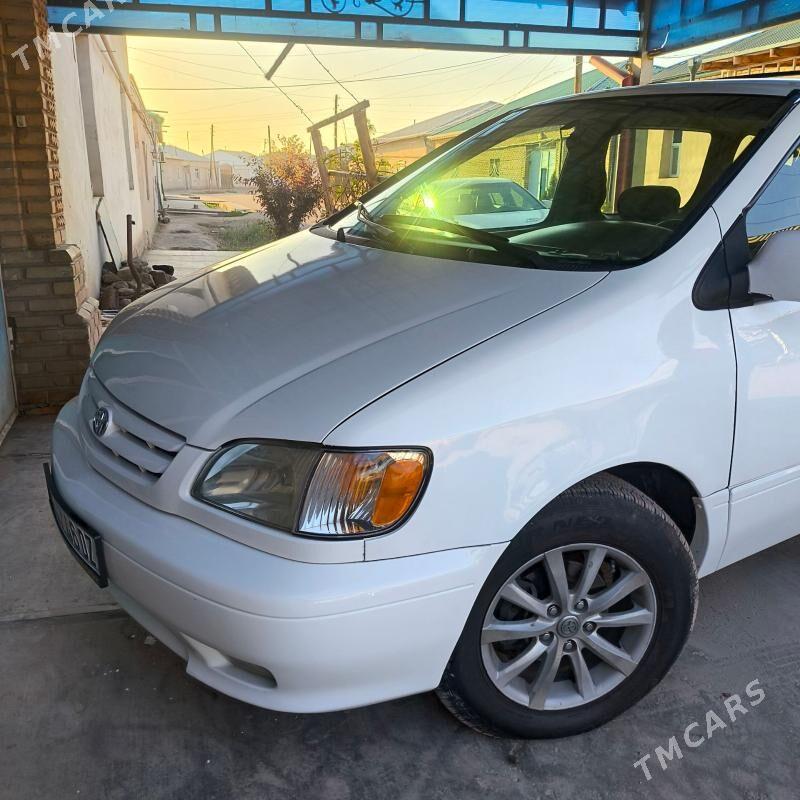 Toyota Sienna 2002 - 200 000 TMT - Гороглы (Тагта) - img 1