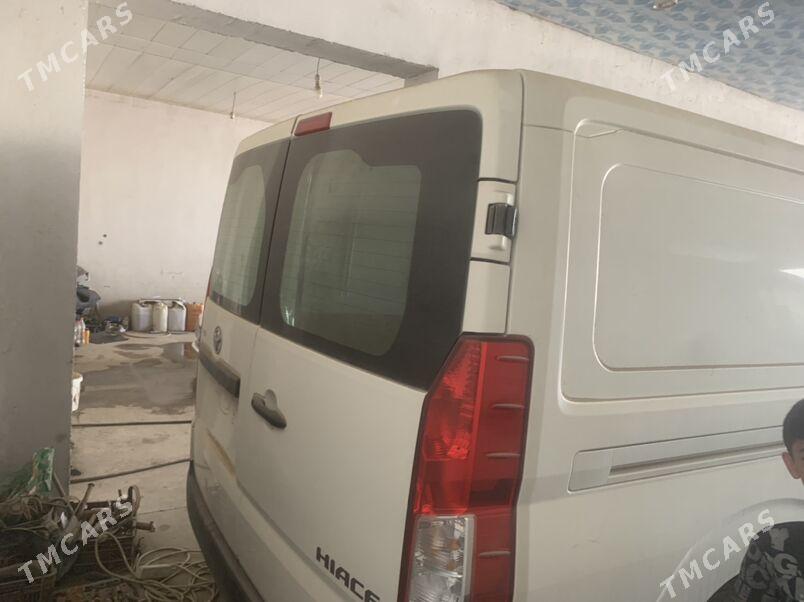 Toyota Hiace 2025 - 600 000 TMT - Мары - img 1