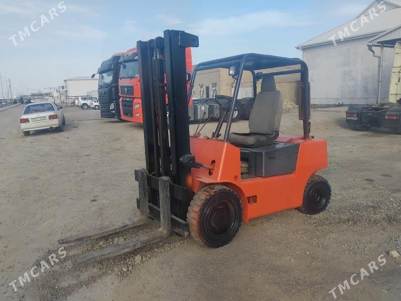 LiuGong Forklift 2003 - 80 000 TMT - Мары - img 1