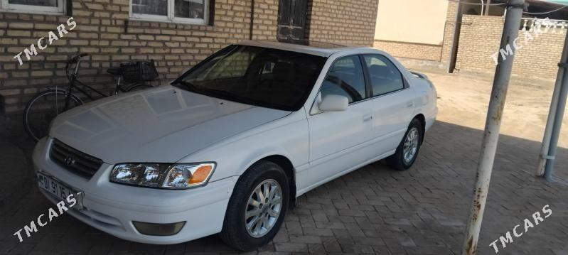 Toyota Camry 2001 - 200 000 TMT - Ёлётен - img 1