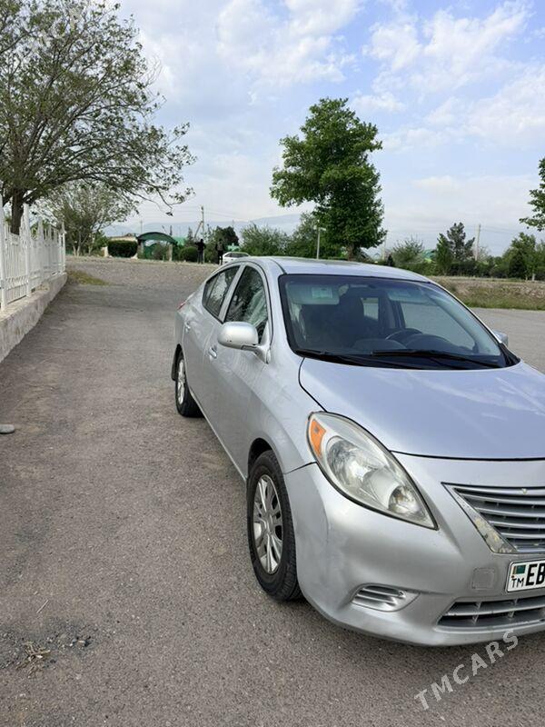 Nissan Versa 2011 - 105 000 TMT - Теджен - img 1