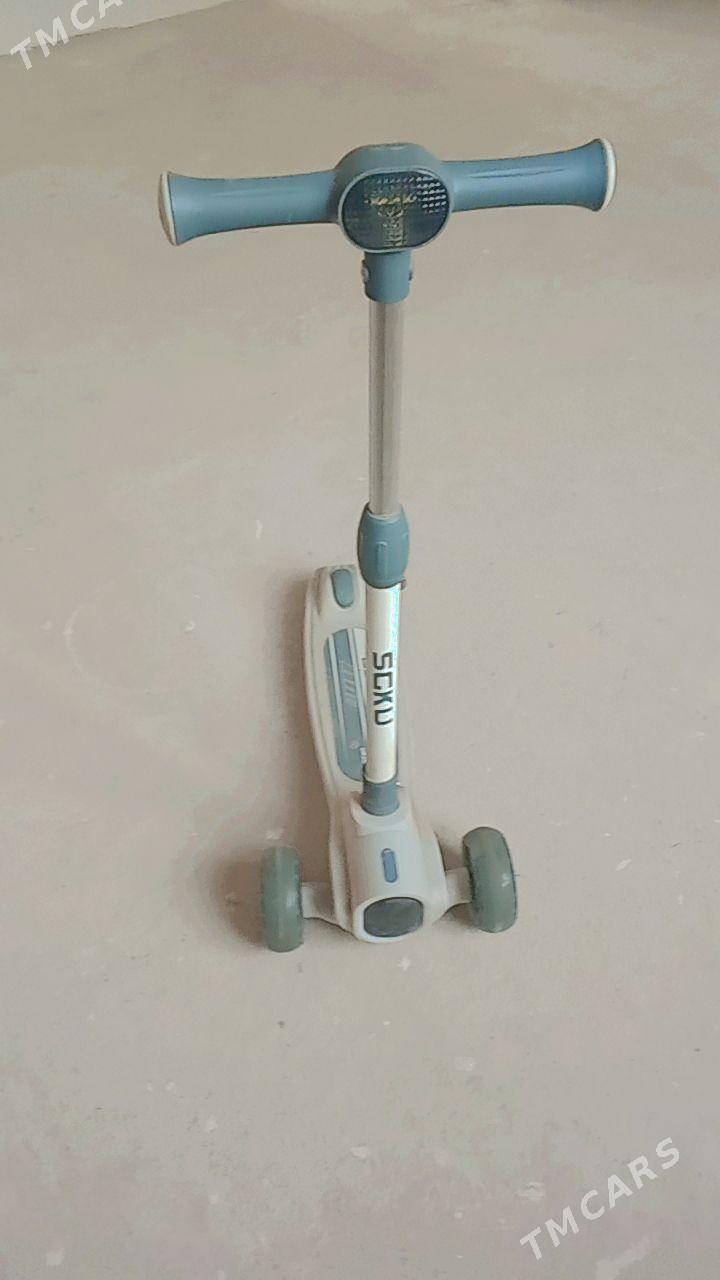 skuter - Büzmeýin - img 1