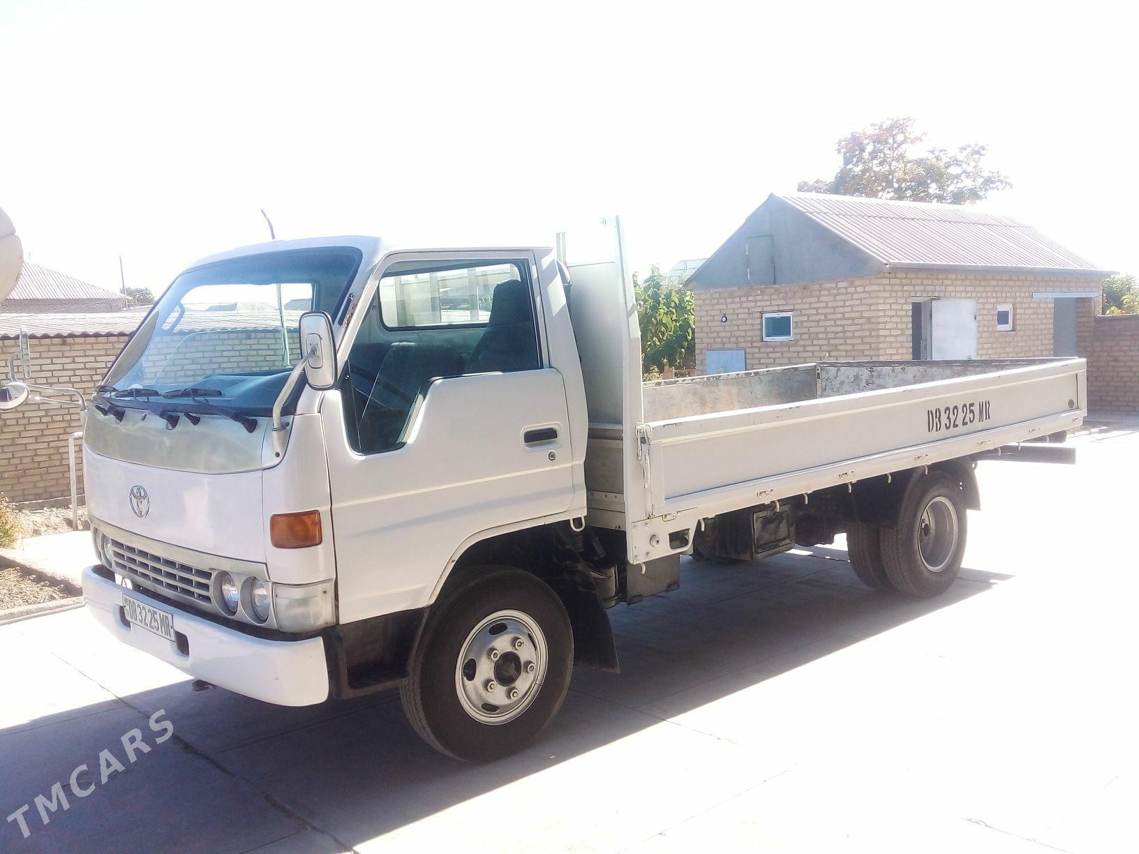 Toyota Dyna 2002 - 130 000 TMT - Мургап - img 1