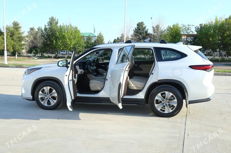 Toyota Highlander 2021 - 630 000 TMT - Мары - img 1