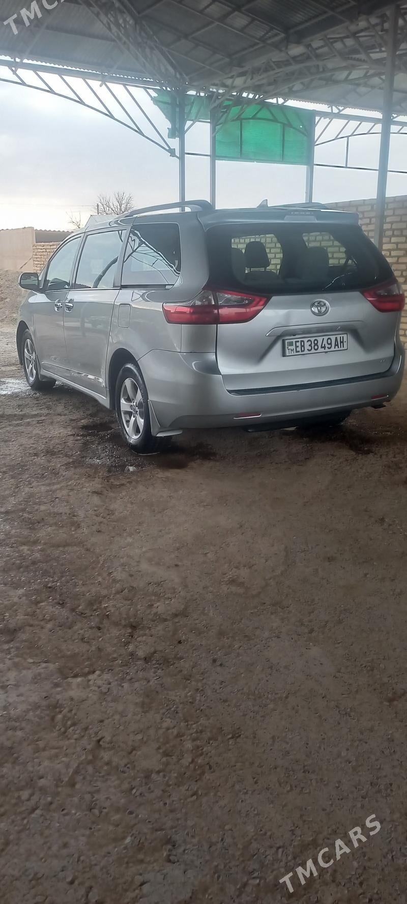 Toyota Sienna 2020 - 420 000 TMT - Теджен - img 1