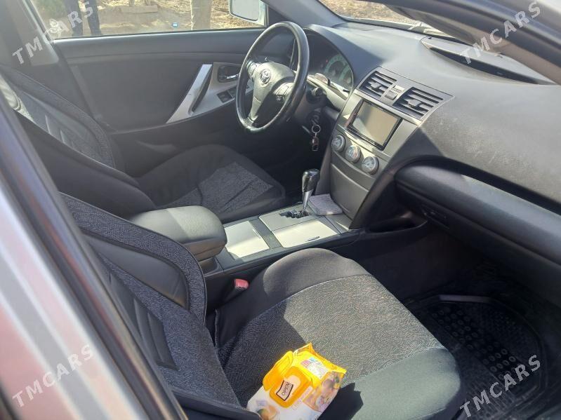Toyota Camry 2011 - 210 000 TMT - Теджен - img 1