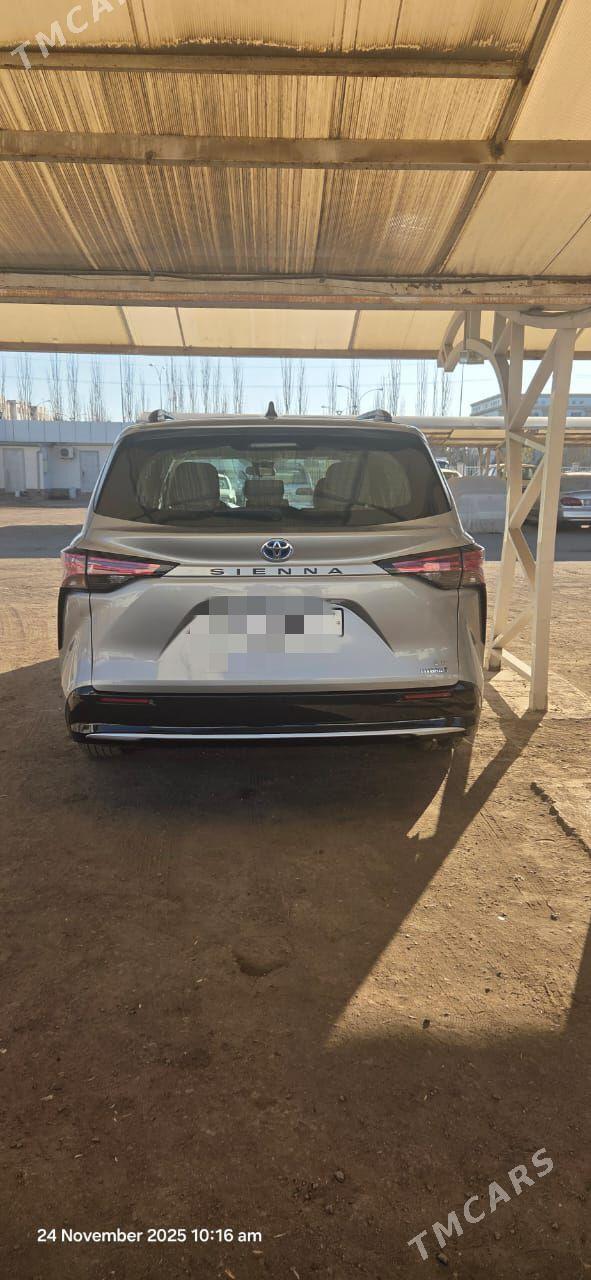 Toyota Sienna 2022 - 480 000 TMT - Гурбансолтан Едже - img 1