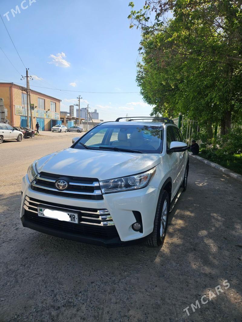 Toyota Highlander 2017 - 445 000 TMT - Мары - img 1