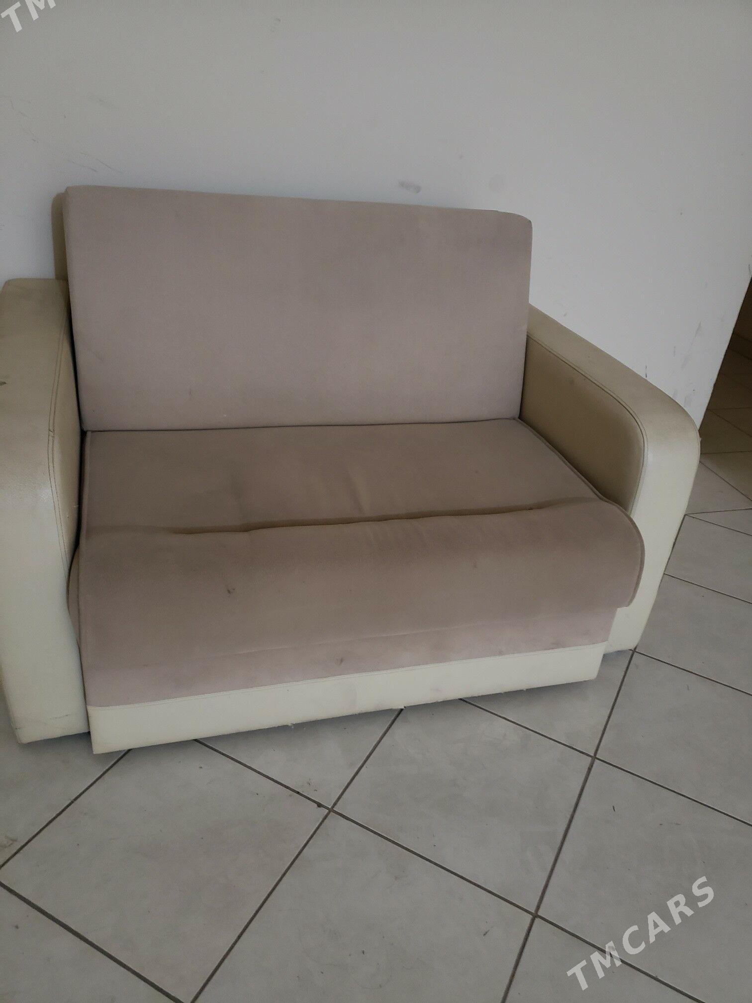 spalny kreslo - Sowetskiý köç. (Garaşsyzlyk şaýoly) - img 1