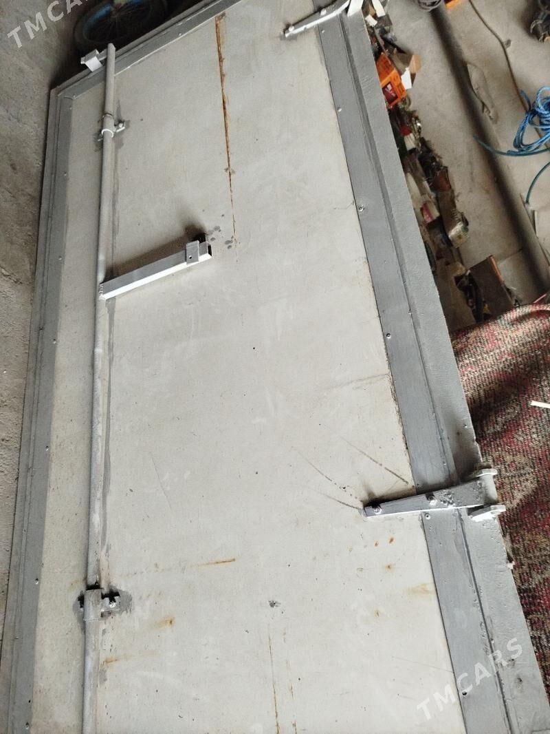 дверь - Гурбансолтан Едже - img 1