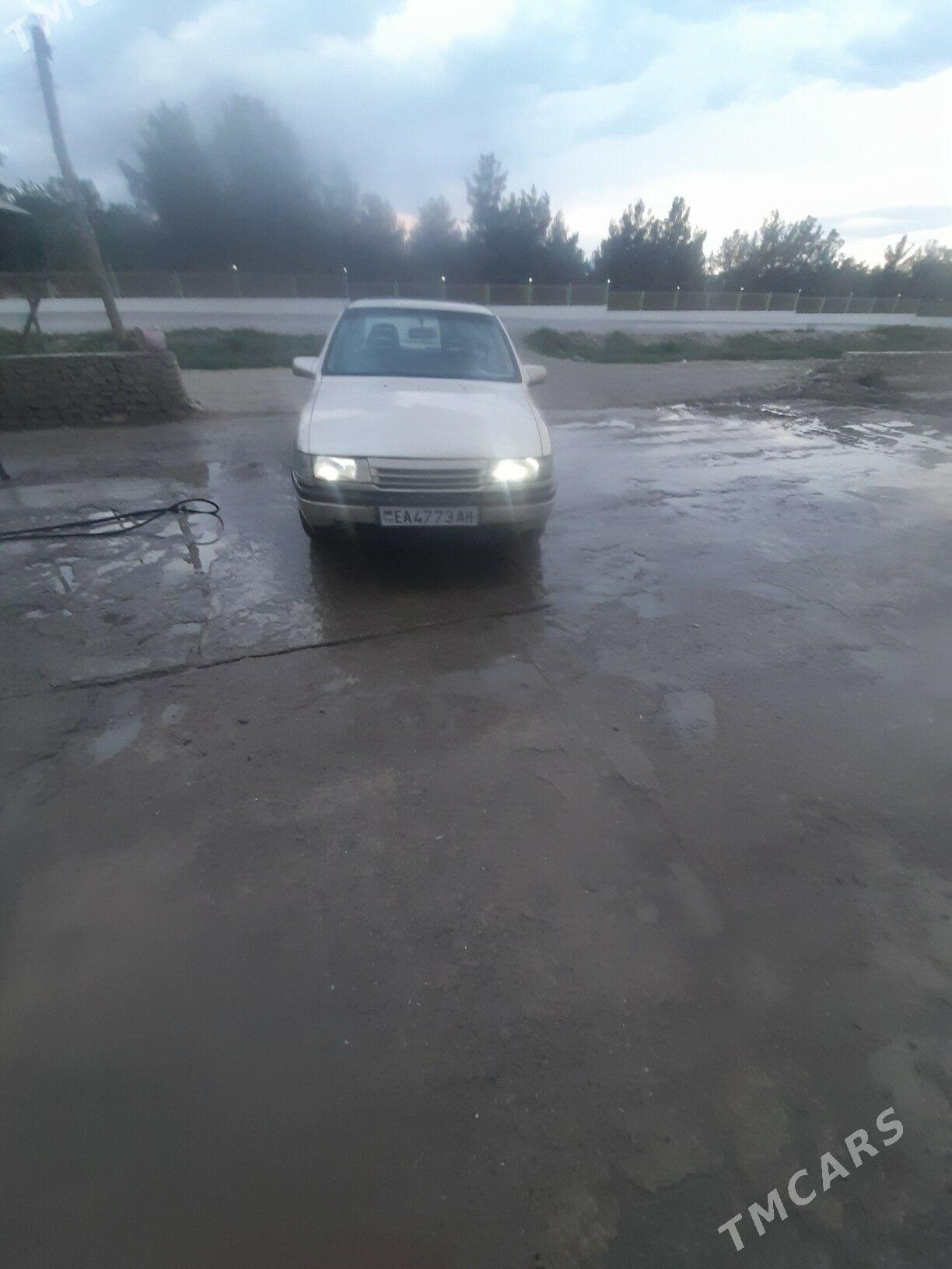 Opel Vectra 1990 - 30 000 TMT - Бахарден - img 1