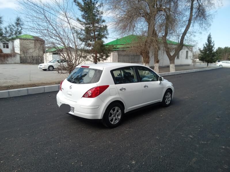 Nissan Versa 2010 - 141 000 TMT - 30 mkr - img 1