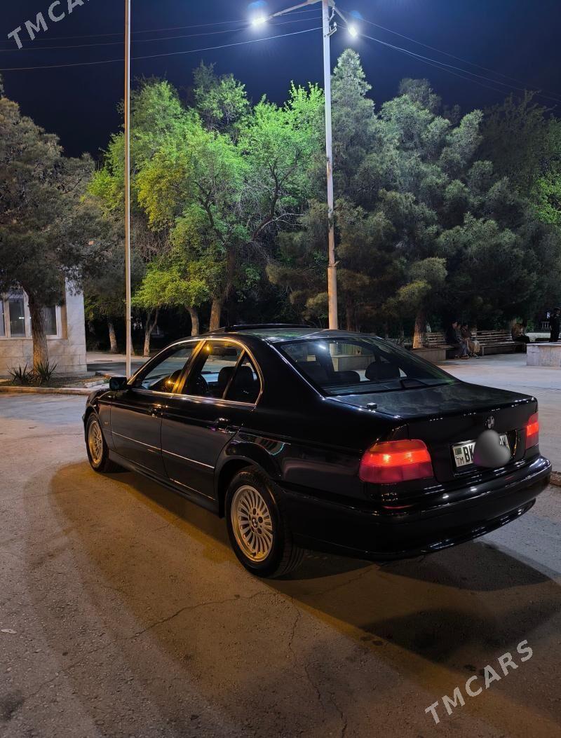 BMW E39 1997 - 105 000 TMT - Балканабат - img 1