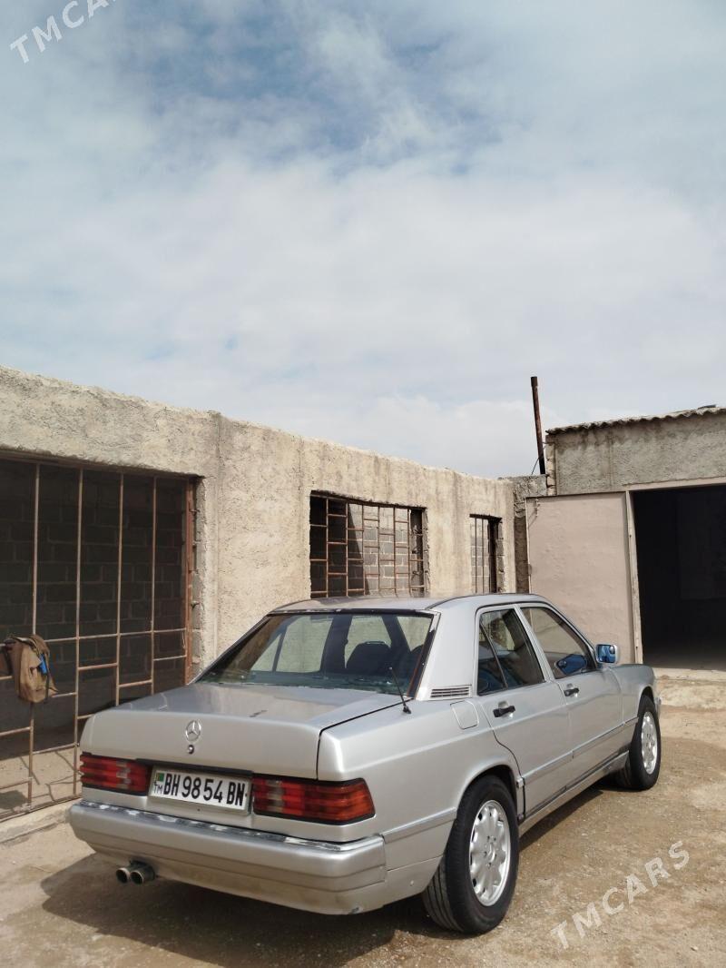 Mercedes-Benz 190E 1992 - 46 000 TMT - Гумдаг - img 1