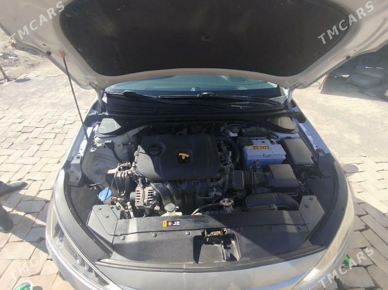 Hyundai Elantra 2020 - 250 000 TMT - Сакарчага - img 1