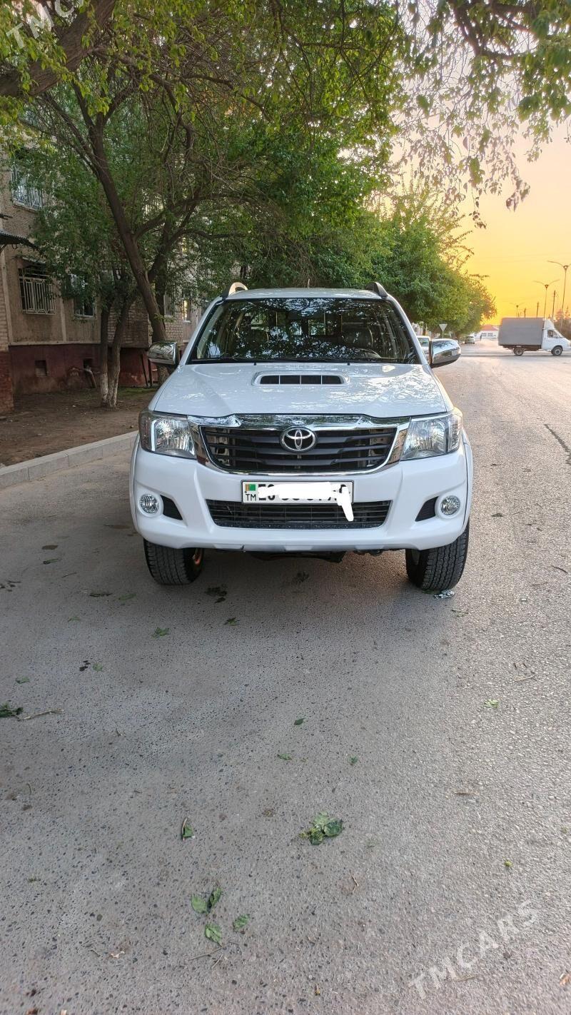 Toyota Hilux 2014 - 420 000 TMT - Мары - img 1