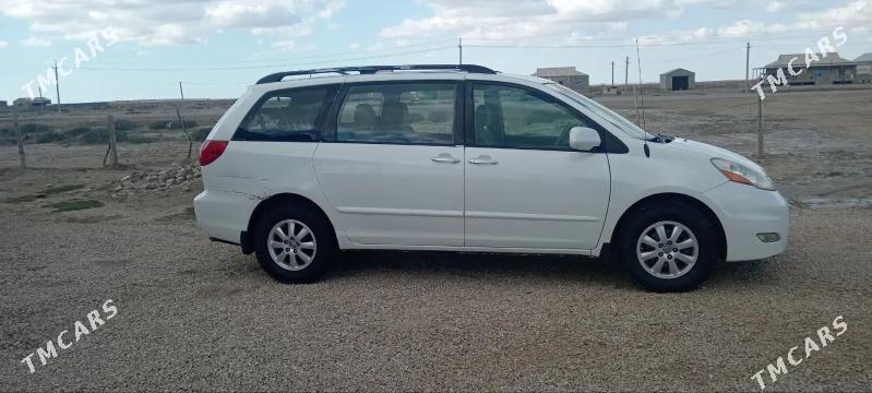Toyota Sienna 2008 - 240 000 TMT - Эсенгулы - img 1