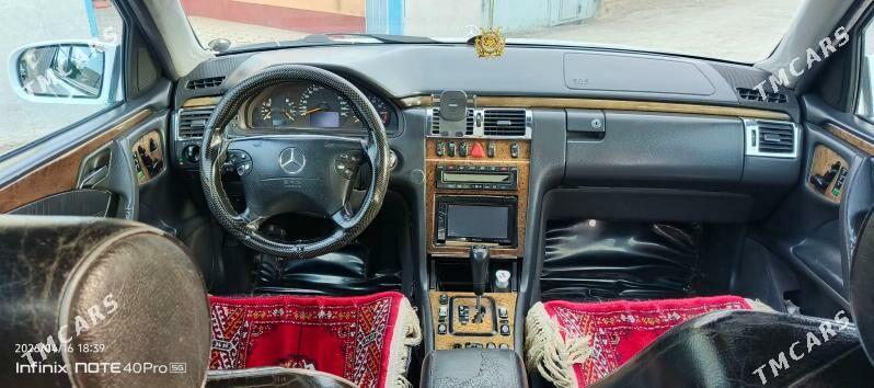 Mercedes-Benz E320 2000 - 95 000 TMT - Gyzylarbat - img 1