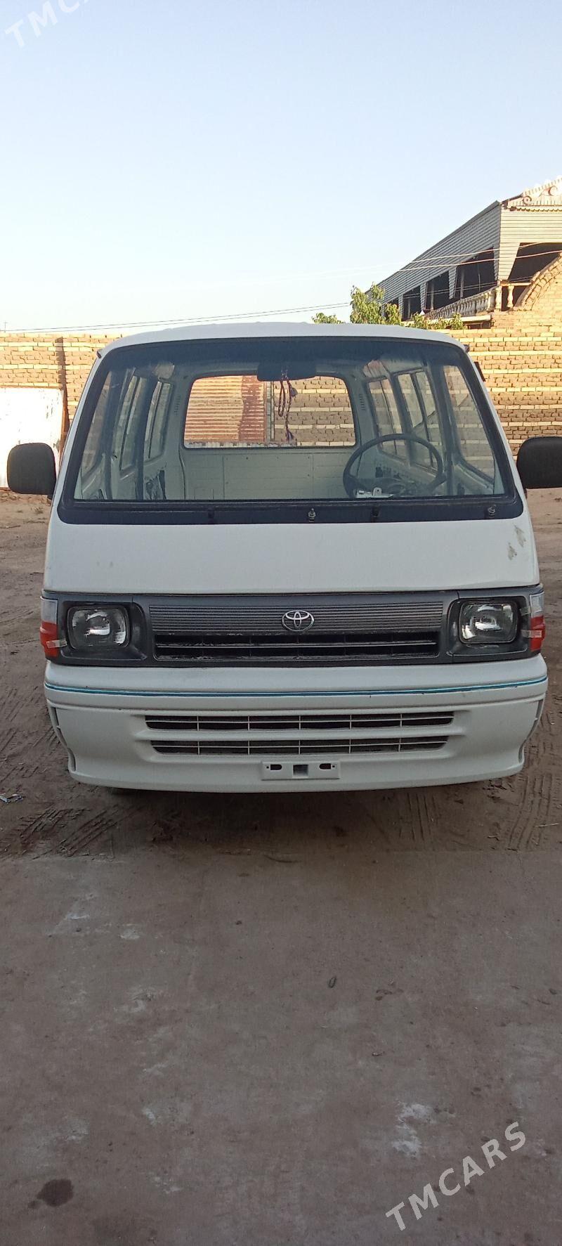 Toyota Hiace 1997 - 115 000 TMT - Мары - img 1