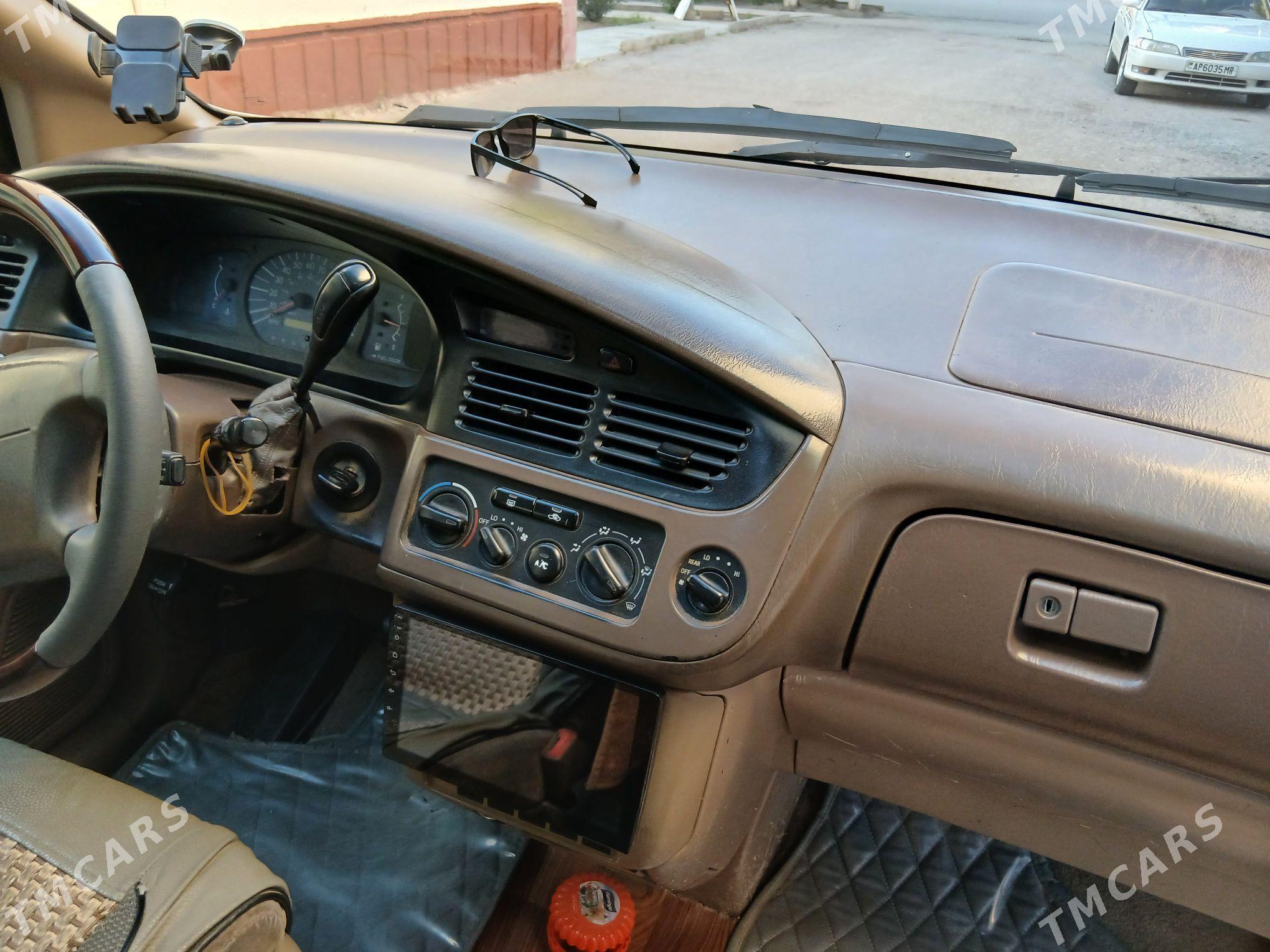 Toyota Sienna 2002 - 165 000 TMT - Мары - img 1