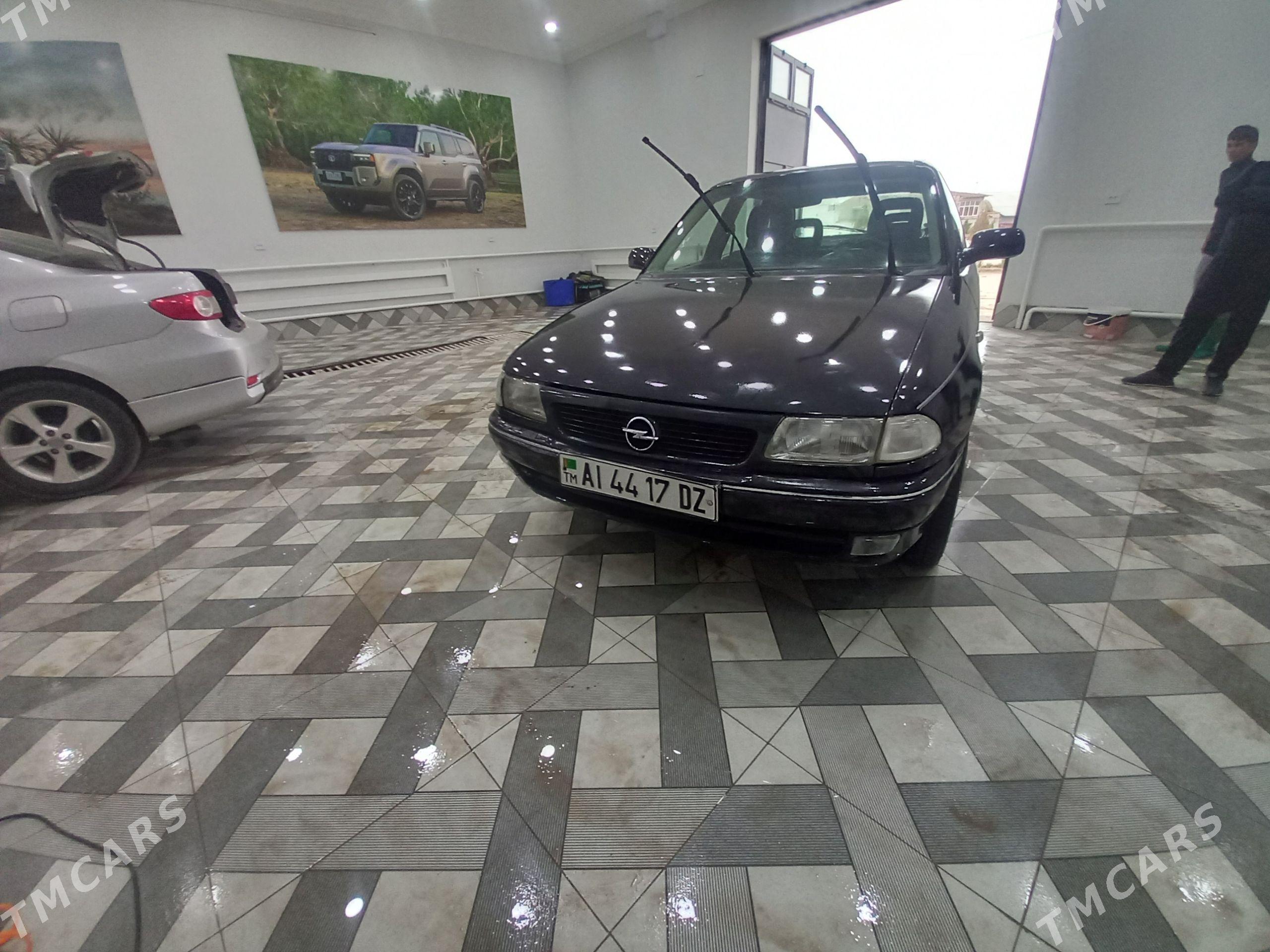 Opel Astra 1995 - 60 000 TMT - Губадаг - img 1