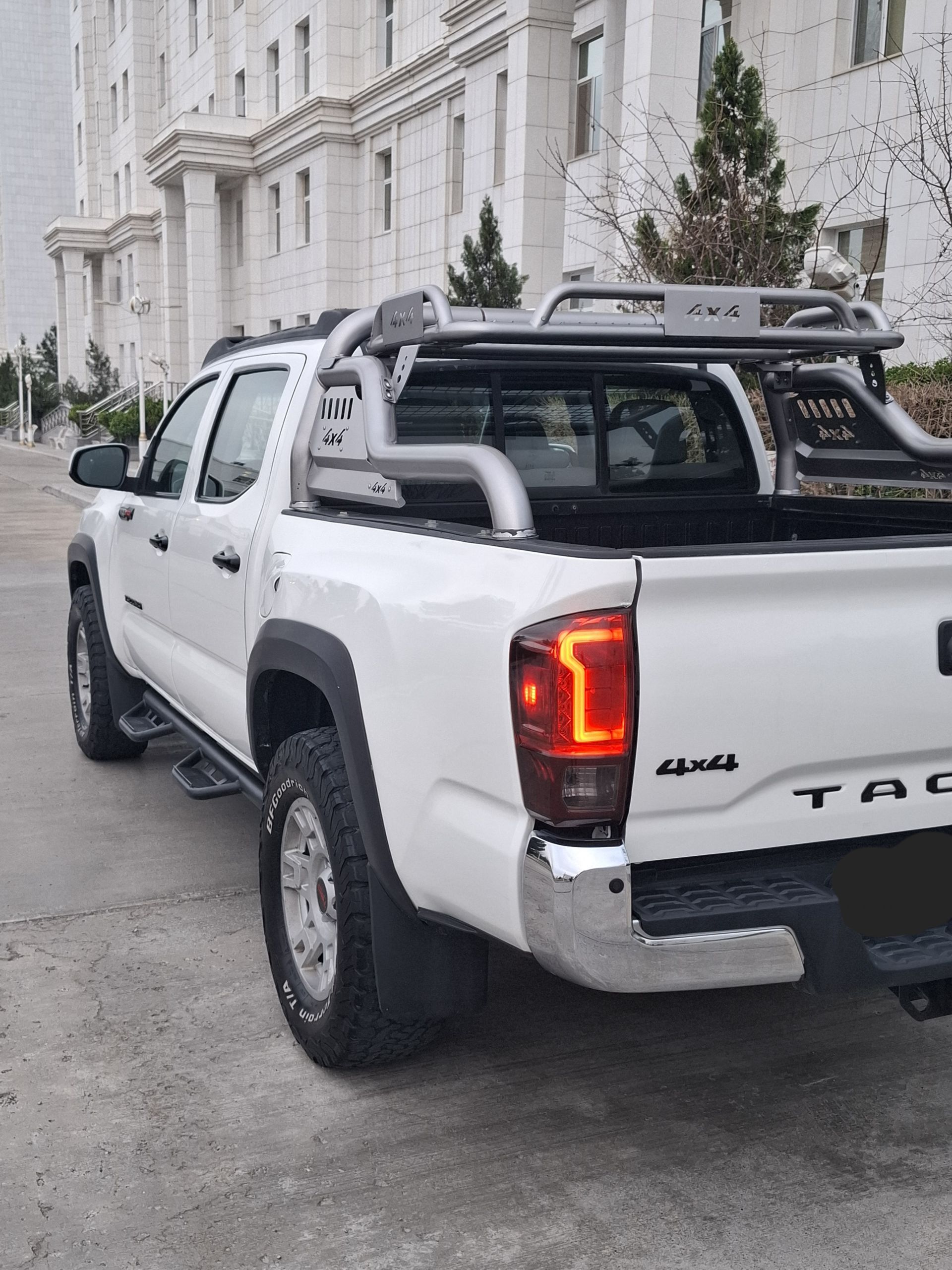 Toyota Tacoma 2018 - 370 000 TMT - Aşgabat - img 1