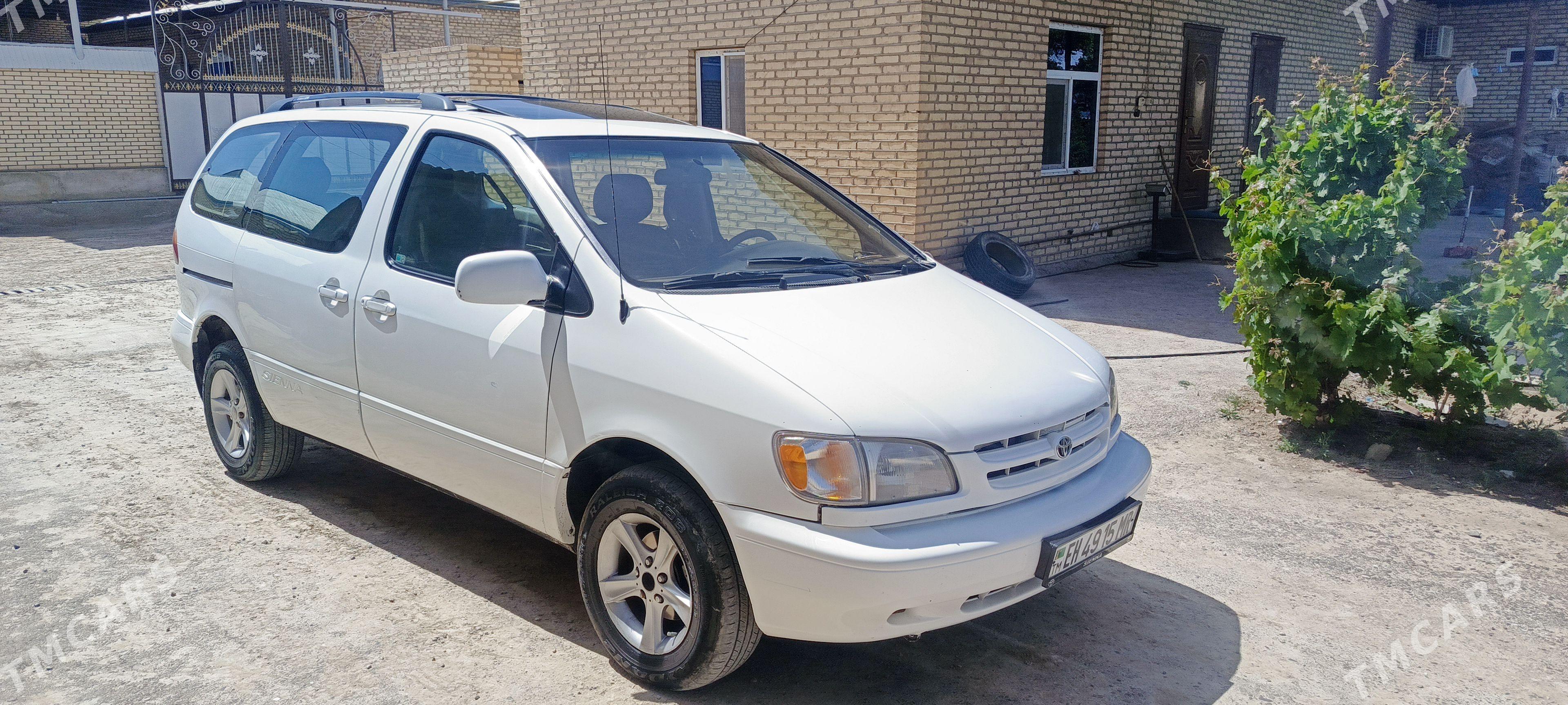 Toyota Sienna 2000 - 160 000 TMT - Мары - img 1