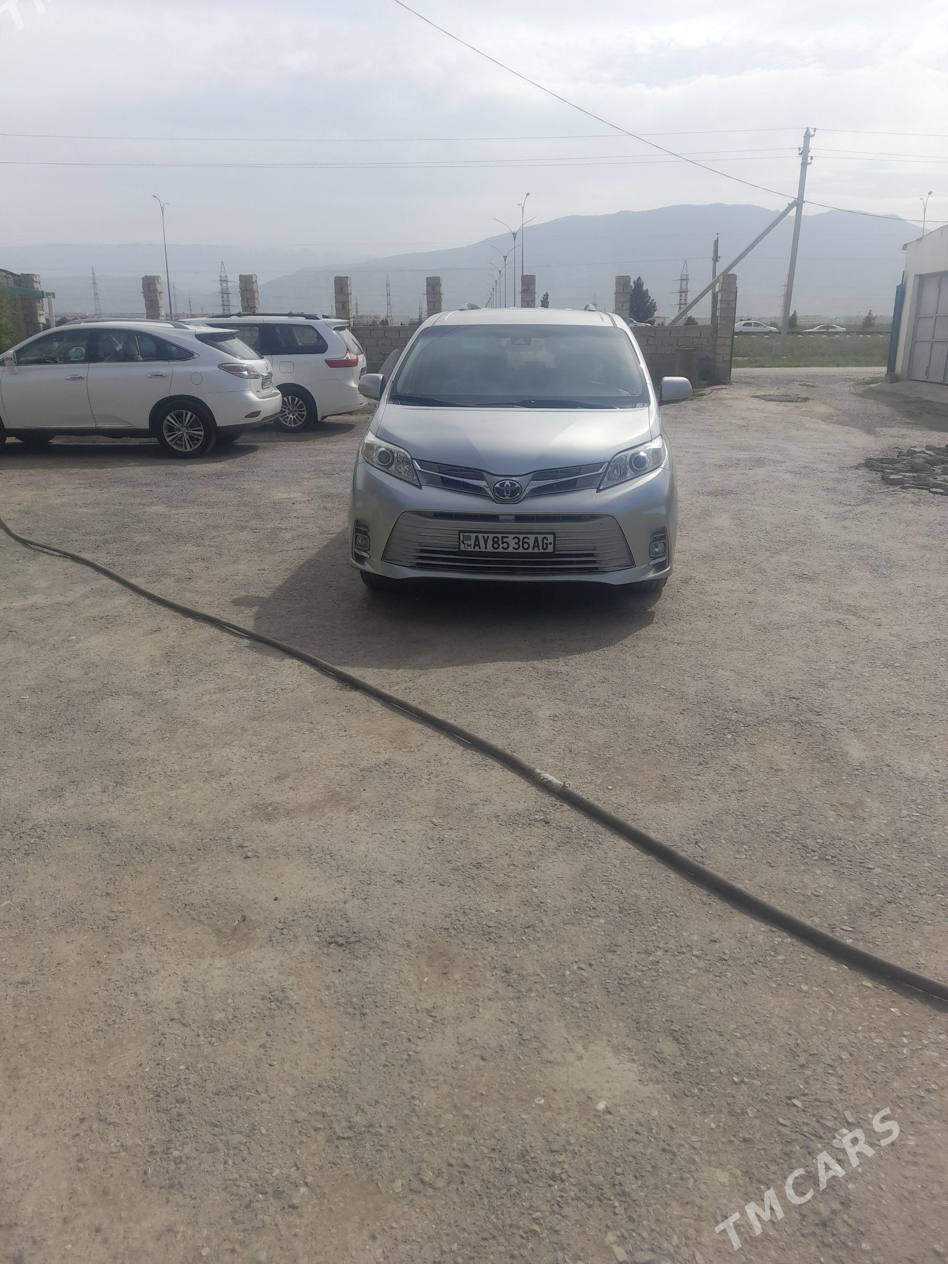 Toyota Sienna 2019 - 440 000 TMT - Büzmeýin - img 1