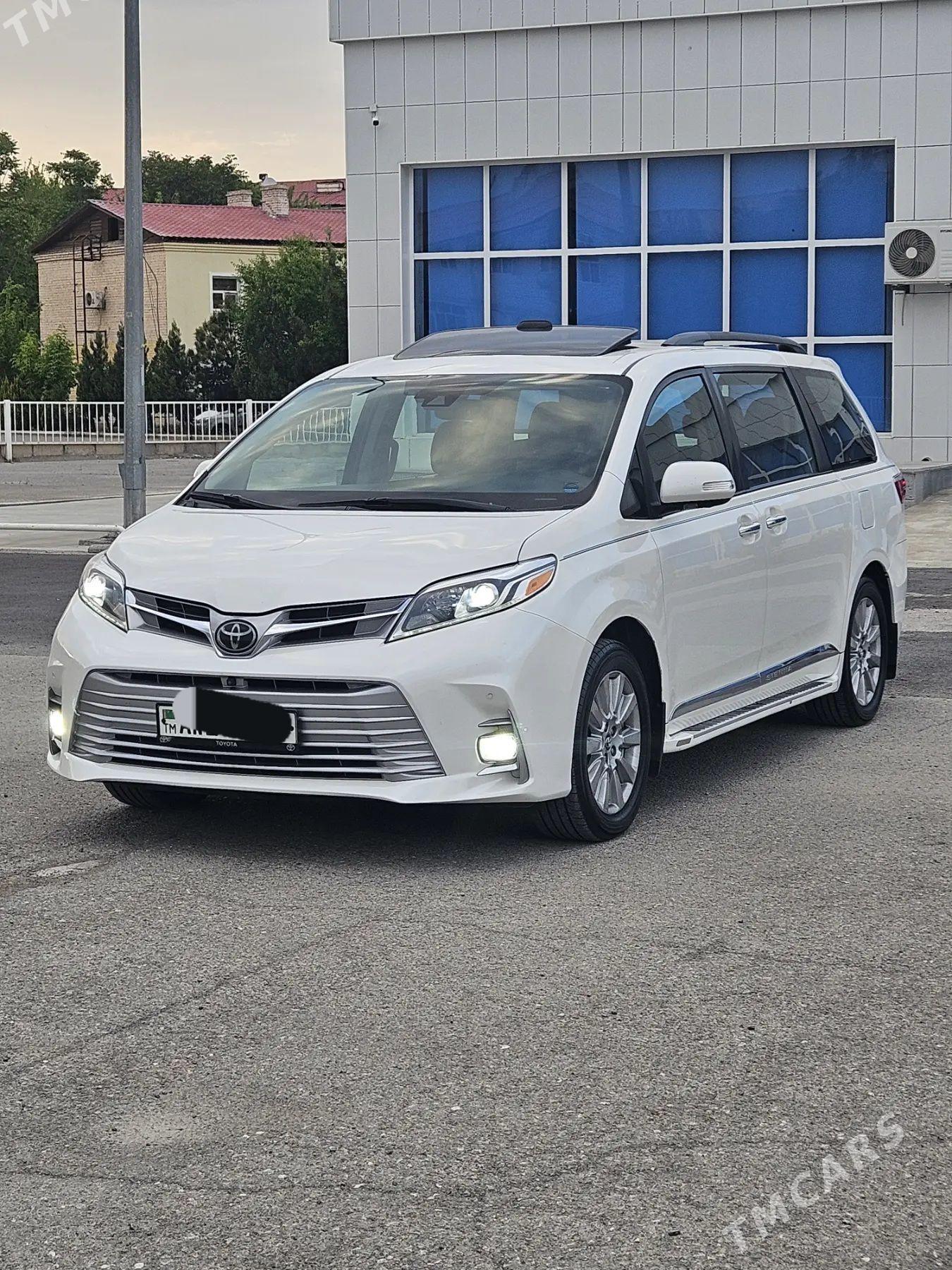 Toyota Sienna 2018 - 535 000 TMT - 6 мкр - img 1