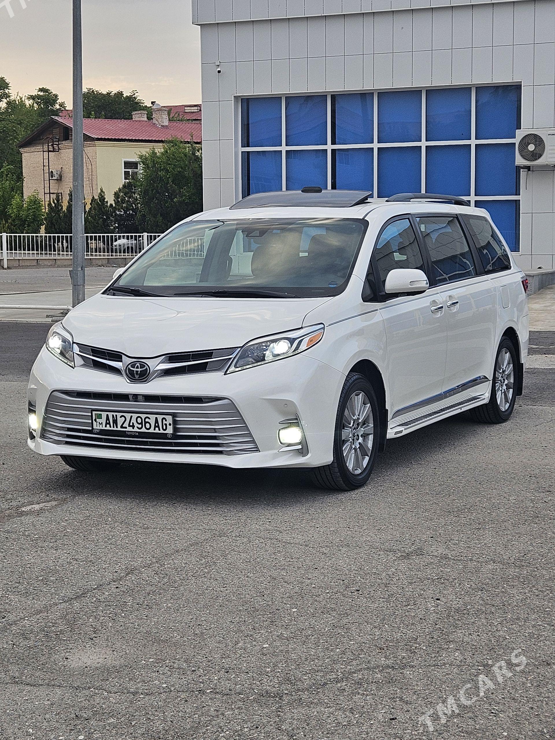 Toyota Sienna 2018 - 535 000 TMT - Улица Ататурка - img 1