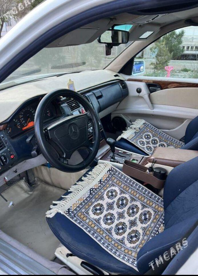 Mercedes-Benz 230E 1997 - 50 000 TMT - Хазар - img 1