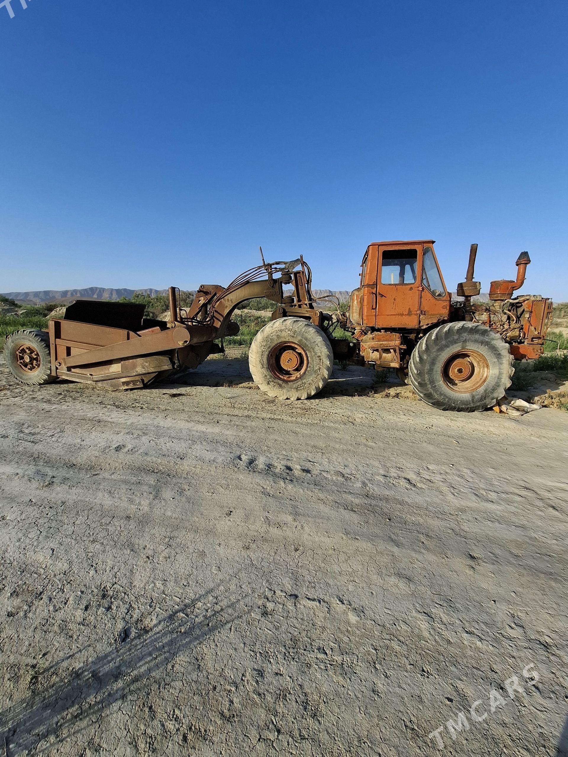 MTZ 82 2010 - 50 000 TMT - Ак-Бугдайский этрап - img 1