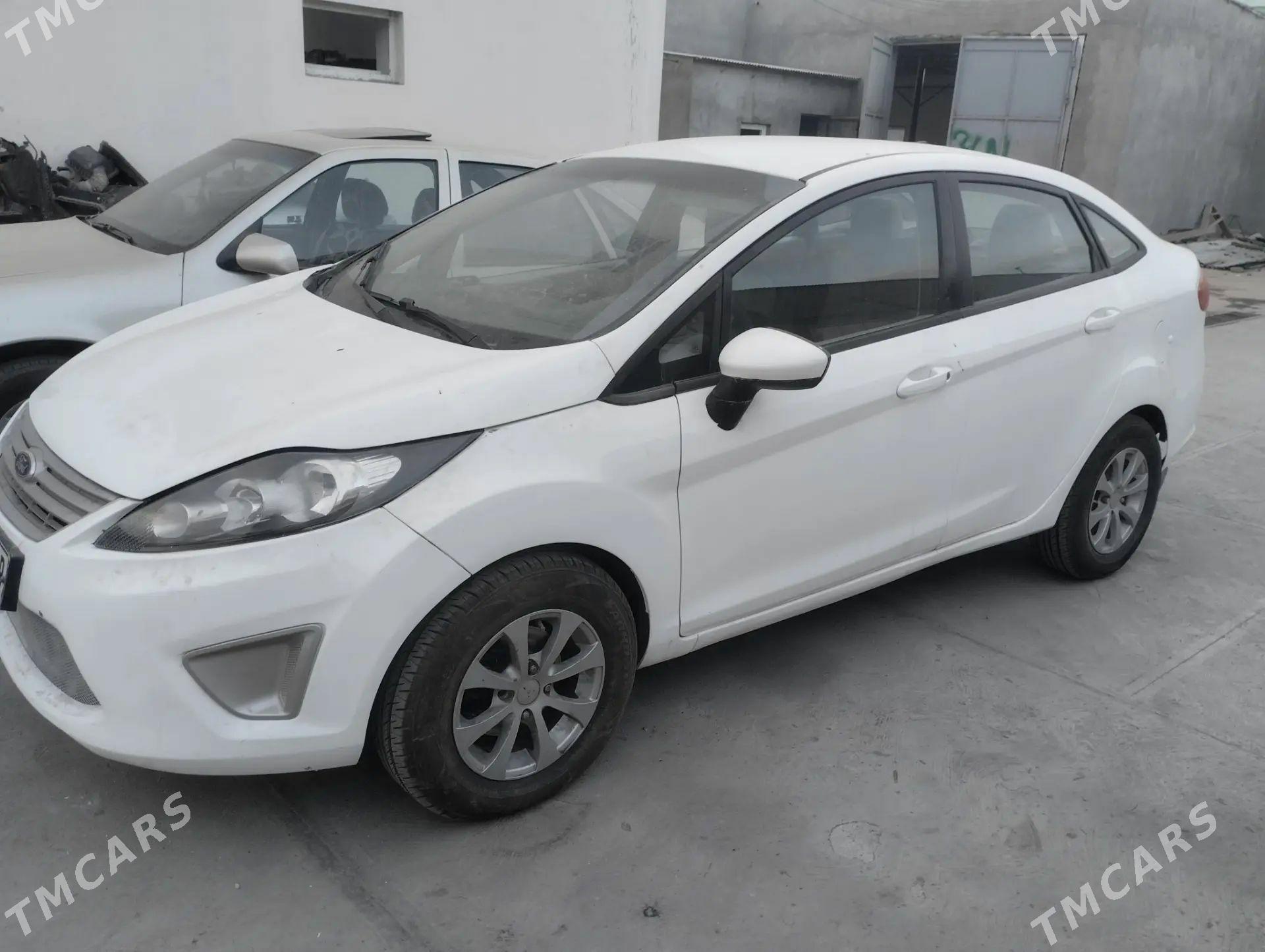Ford Fiesta 2010 - 80 000 TMT - Туркменабат - img 1