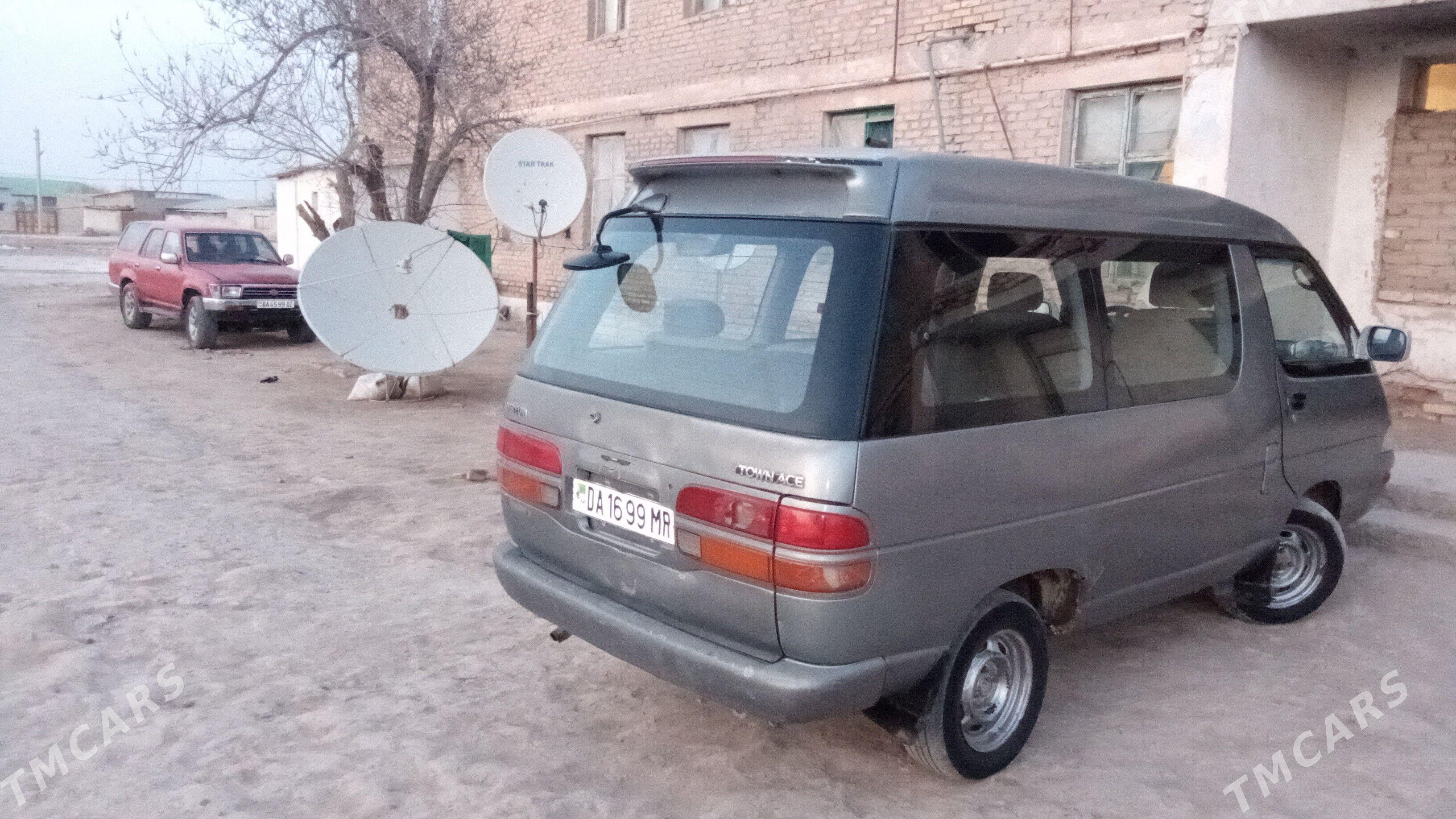 Toyota Town Ace 1992 - 25 000 TMT - етр. Туркменбаши - img 1