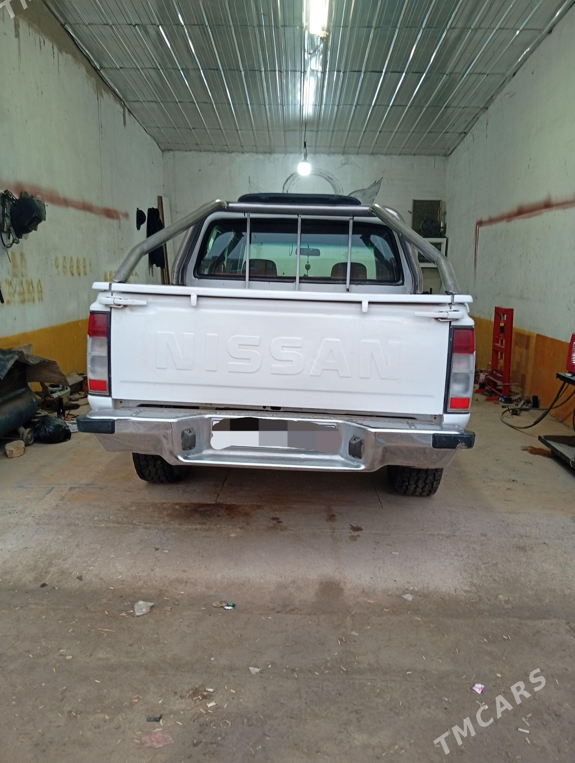 Nissan Navara 2007 - 120 000 TMT - Garabekewül - img 1