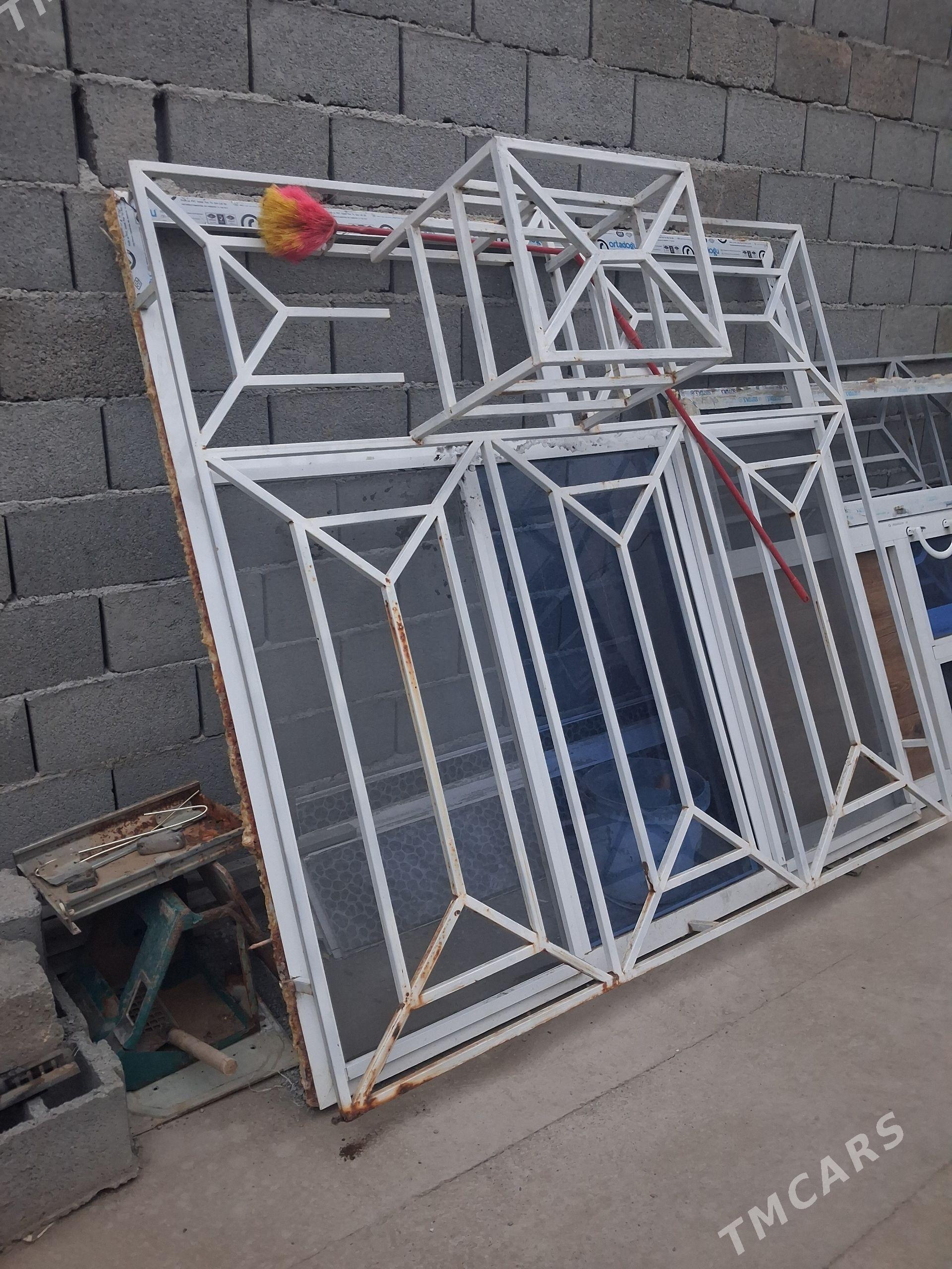 акно - Mary - img 1