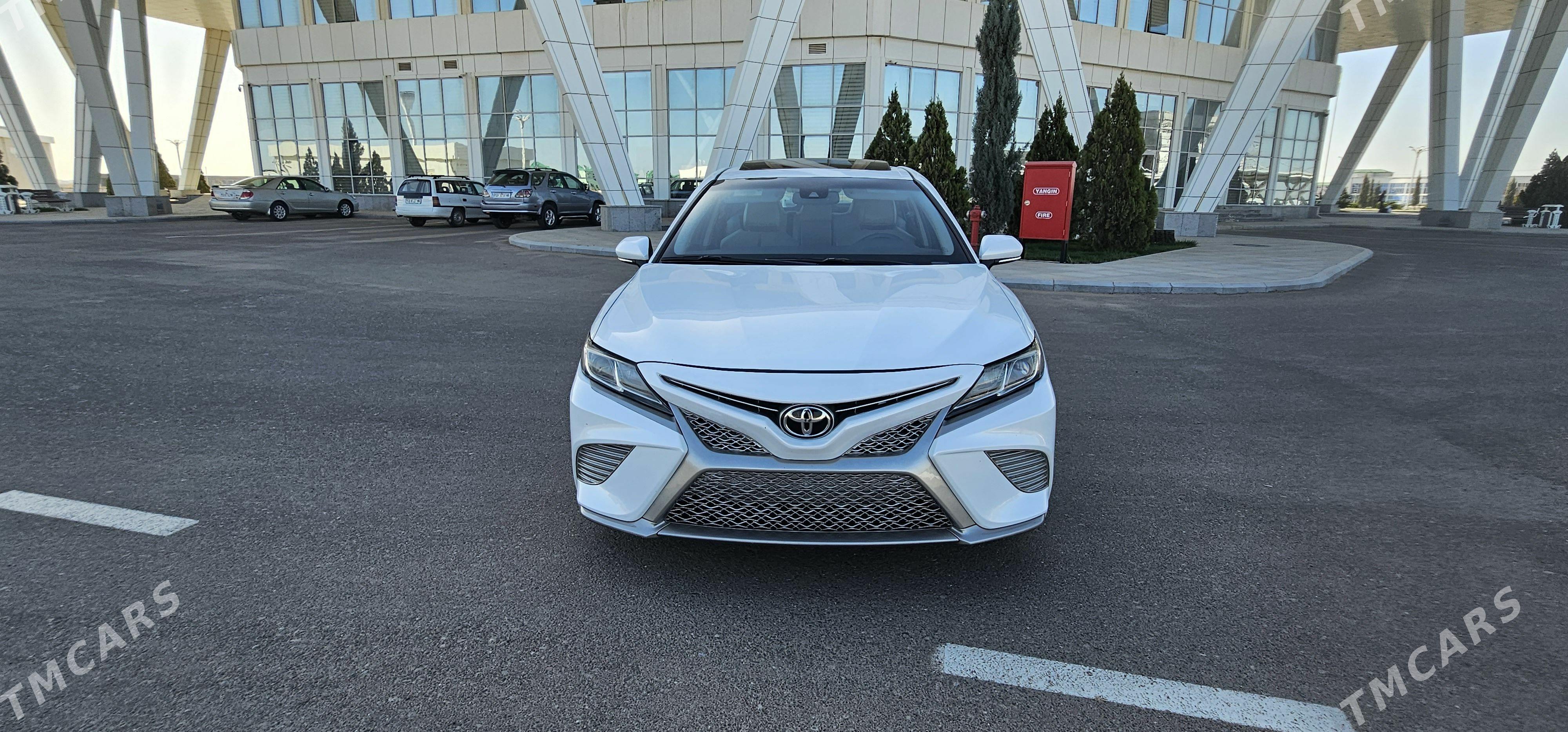 Toyota Camry 2018 - 300 000 TMT - Мары - img 1