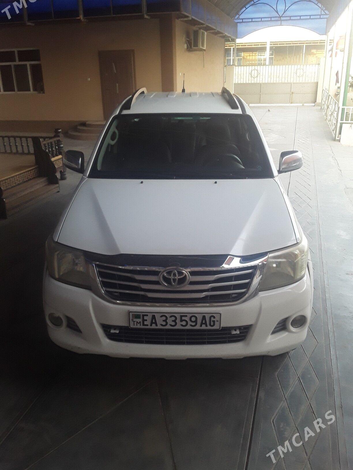 Toyota Hilux 2012 - 360 000 TMT - Ашхабад - img 1