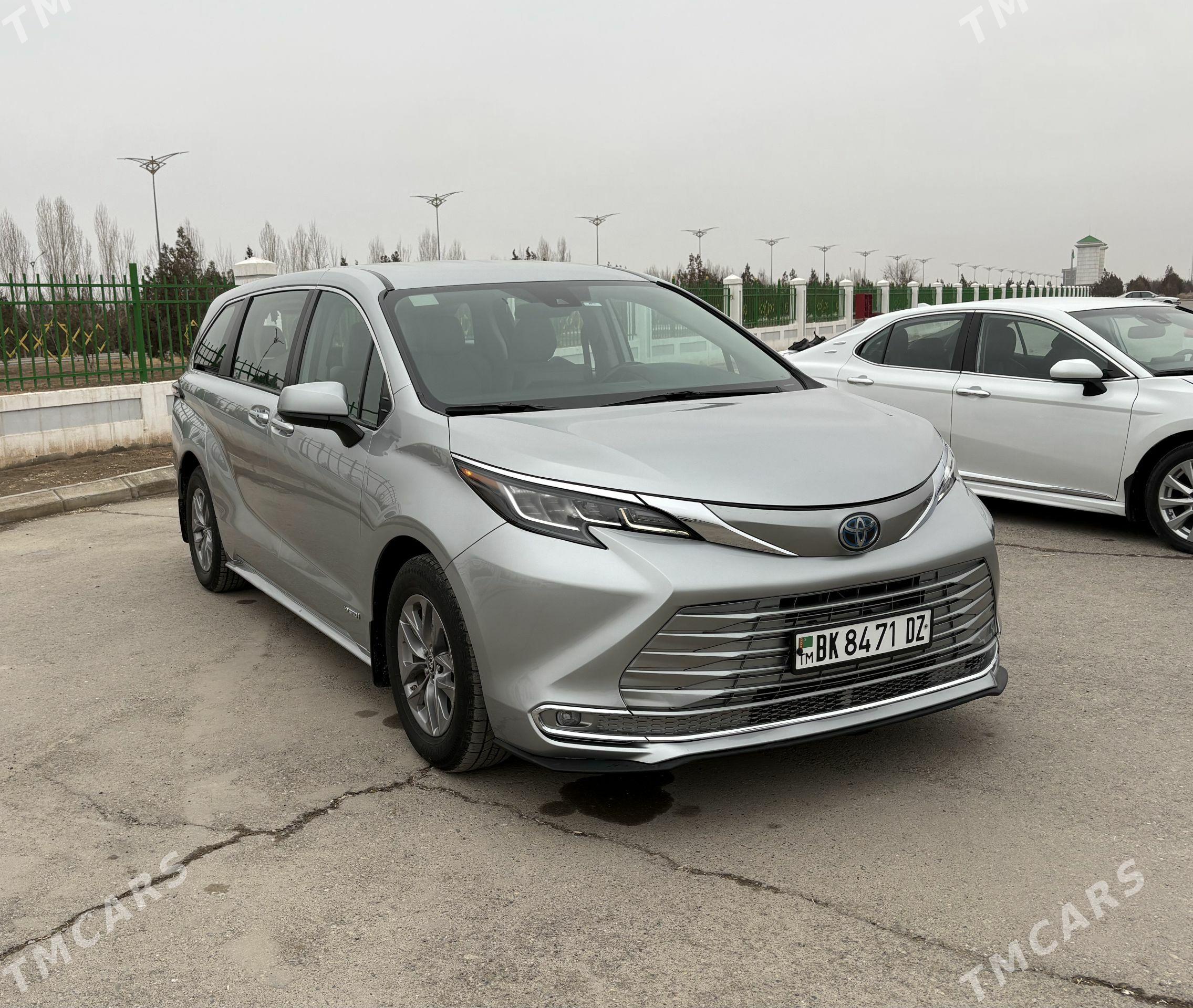 Toyota Sienna 2022 - 450 000 TMT - Дашогуз - img 1