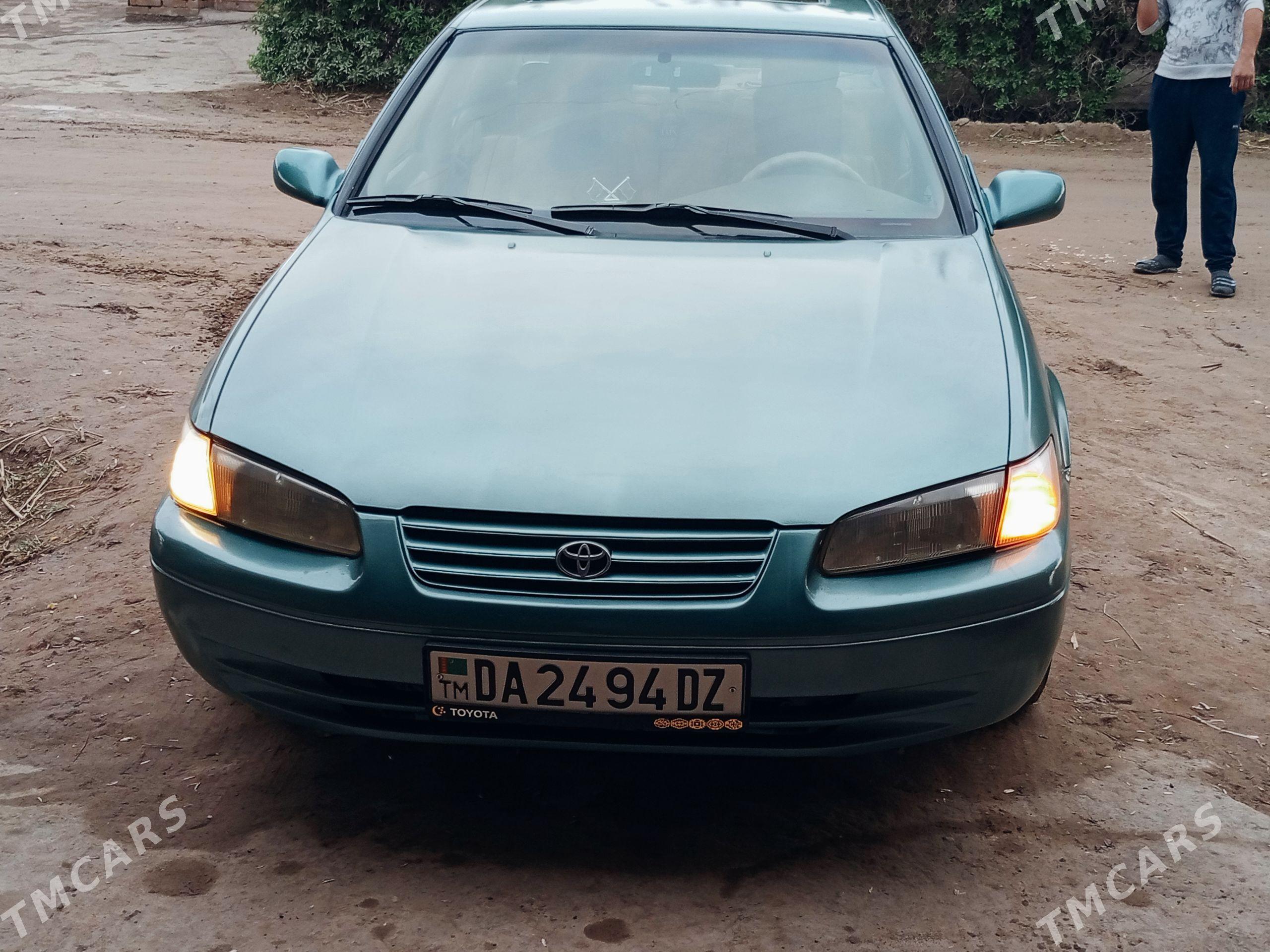Toyota Camry 1998 - 130 000 TMT - Гурбансолтан Едже - img 1