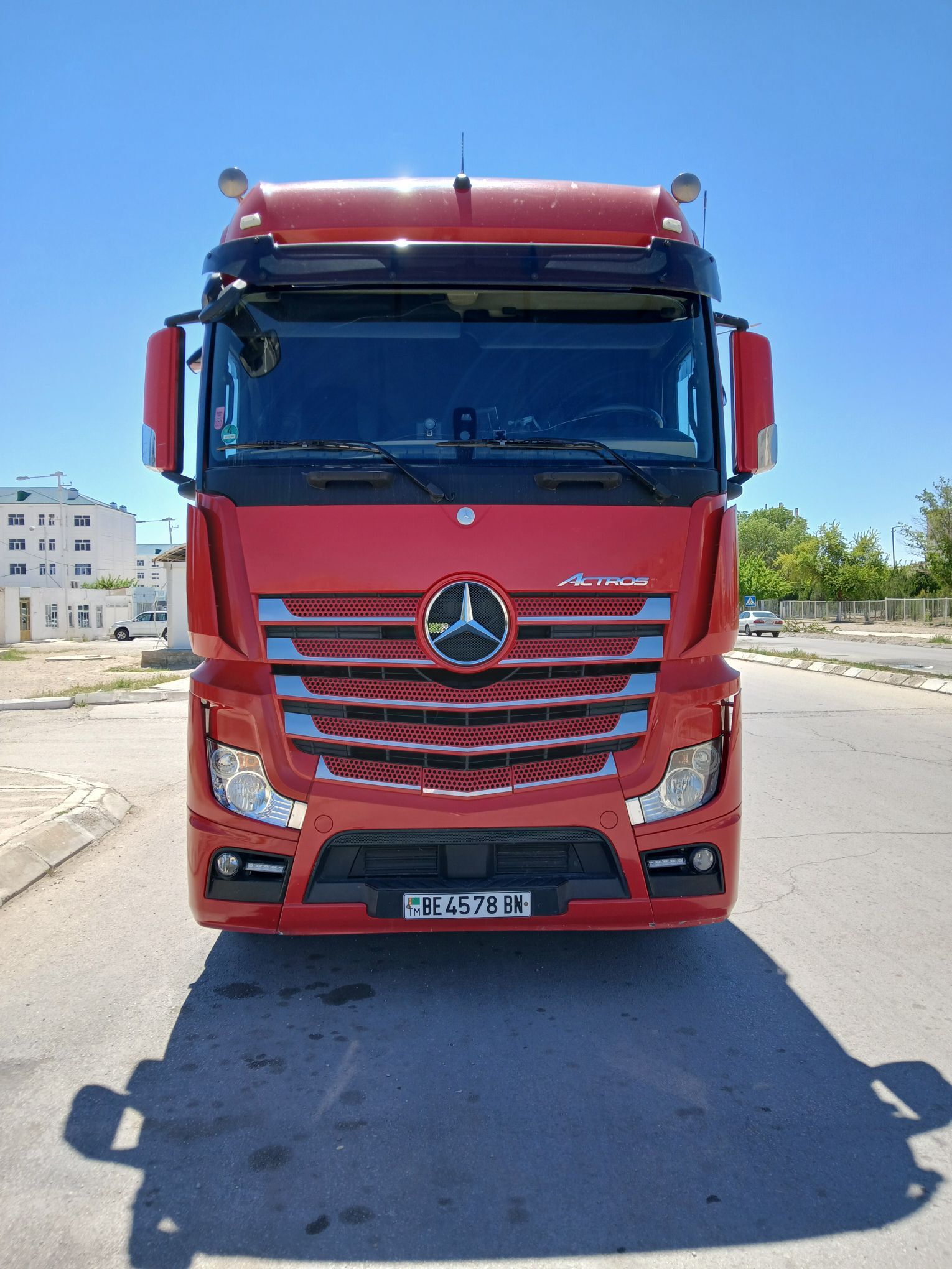 Mercedes-Benz ACTROS 3331 2014 - 750 000 TMT - Балканабат - img 1
