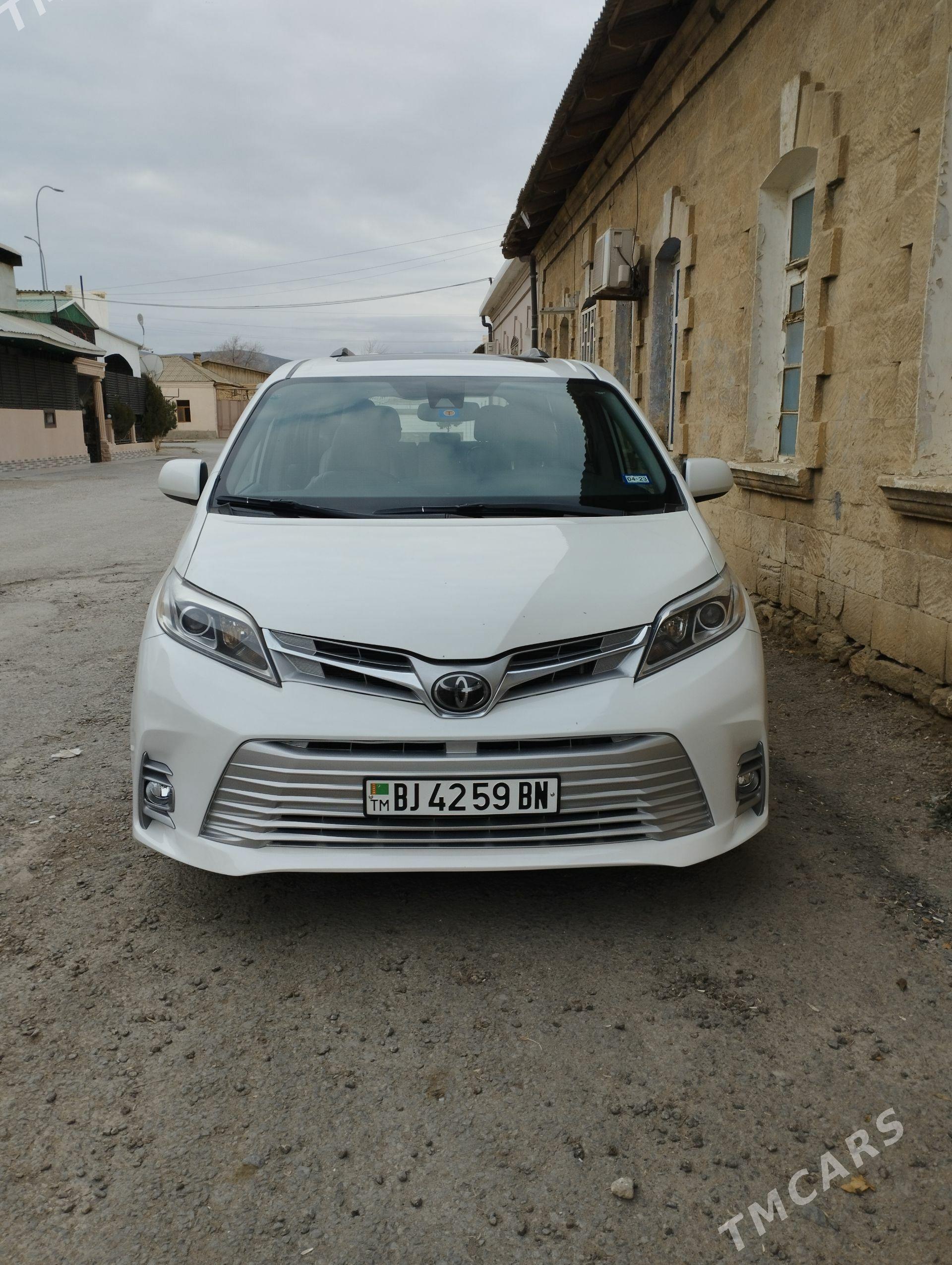 Toyota Sienna 2019 - 435 000 TMT - Гызыларбат - img 1