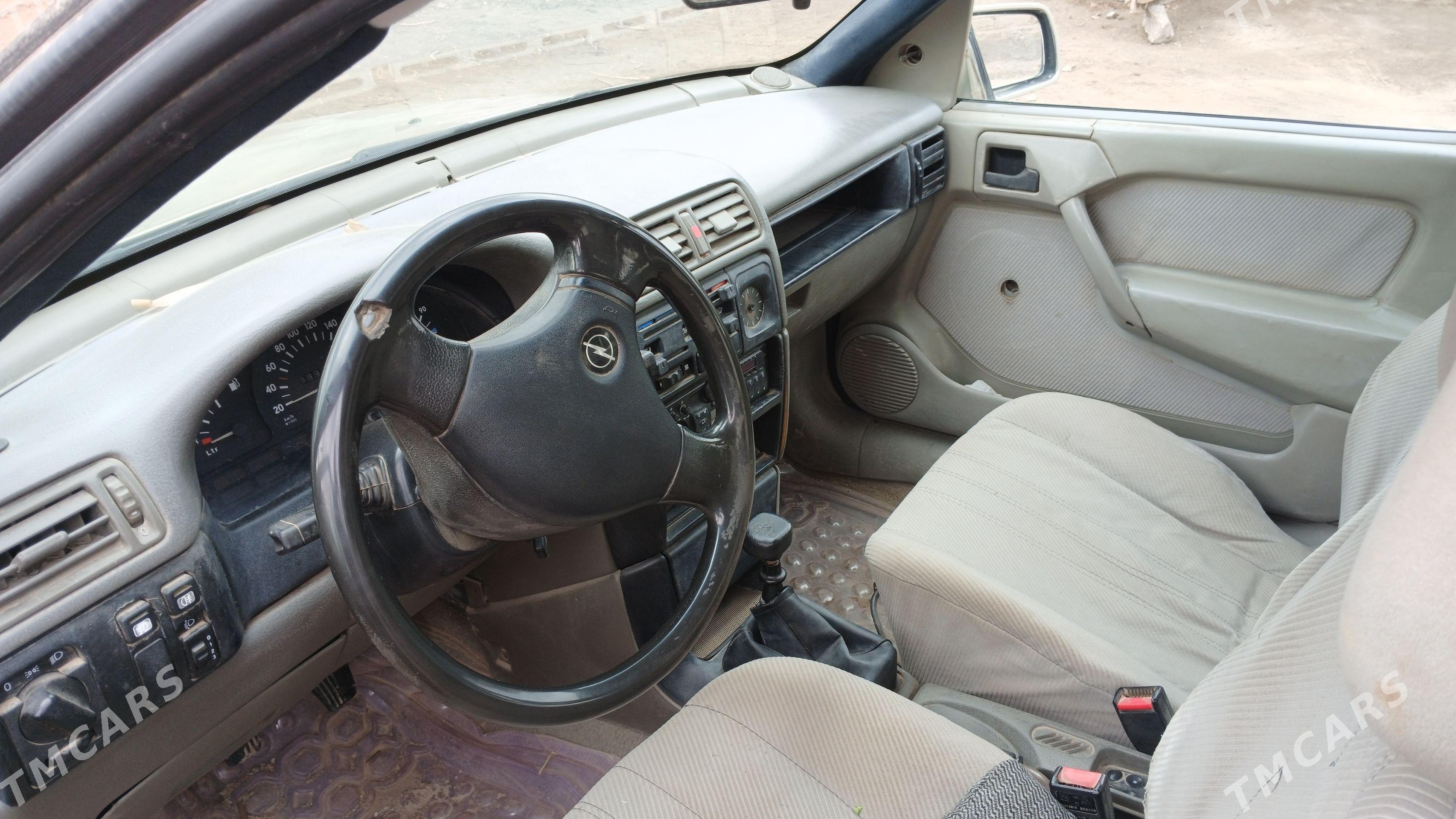 Opel Vectra 1992 - 45 000 TMT - Gurbansoltan Eje - img 1