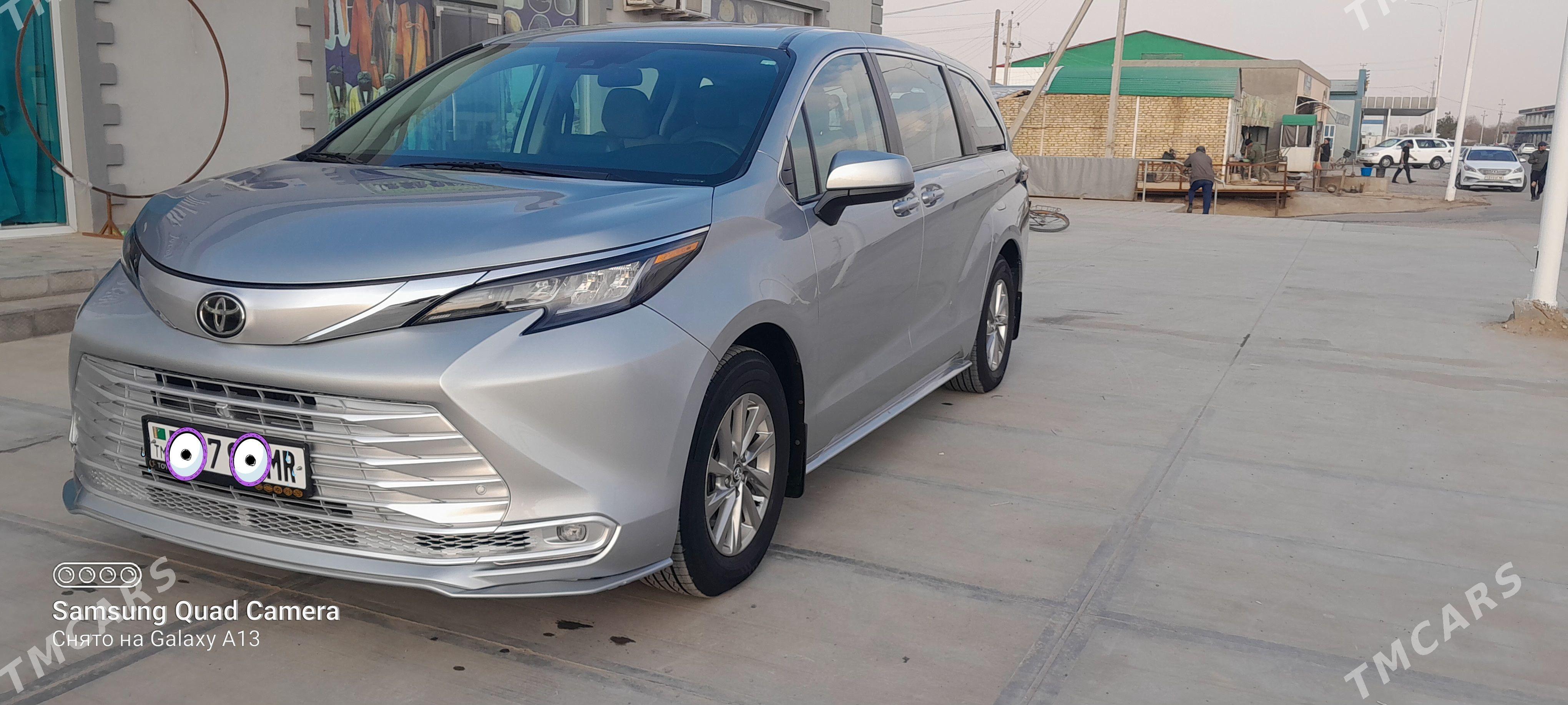 Toyota Sienna 2022 - 440 000 TMT - Ýolöten - img 1