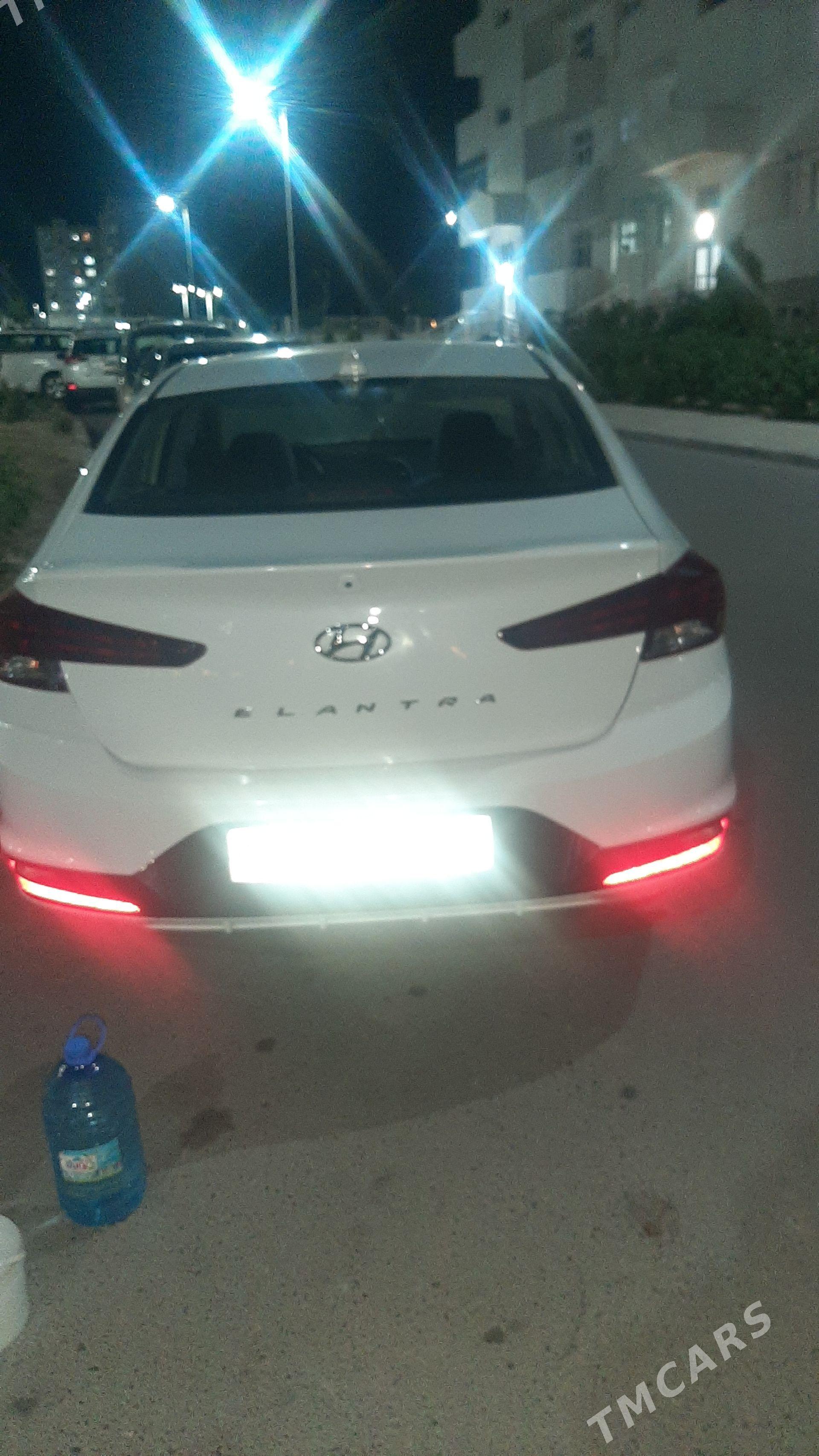 Hyundai Elantra 2019 - 243 000 TMT - Parahat 8 - img 1