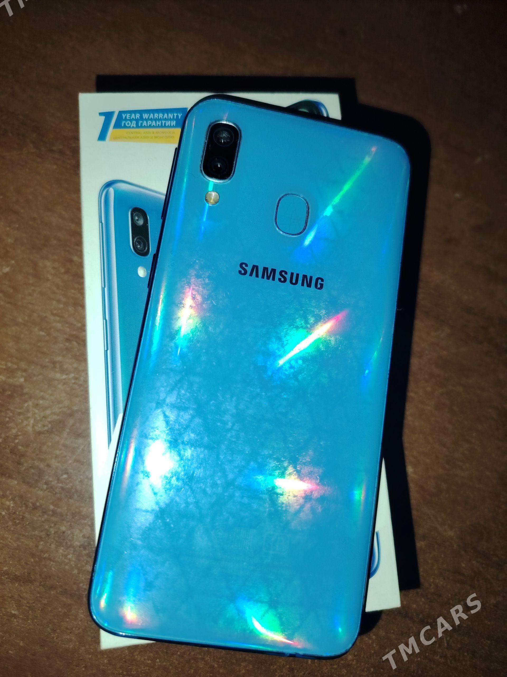 Samsung A40 - Арзув - img 1