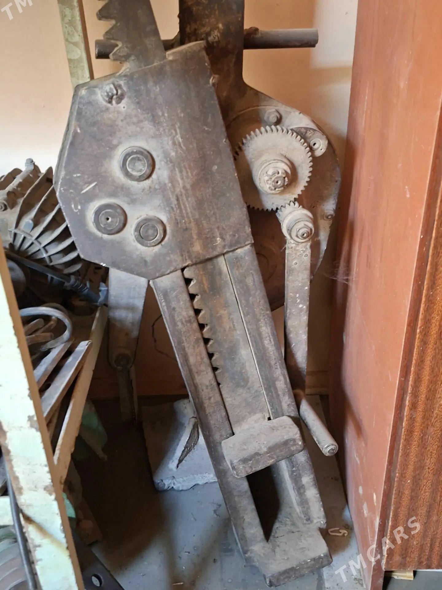 домкрат - Туркменабат - img 1