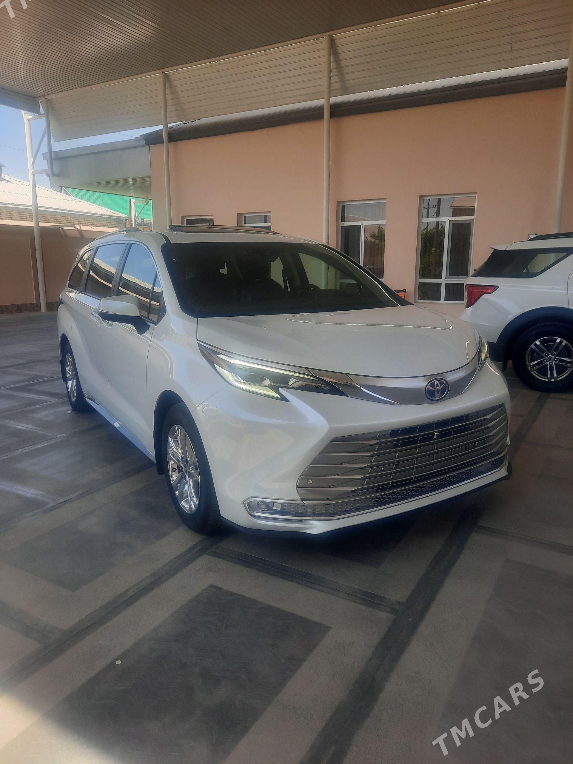 Toyota Sienna 2022 - 570 000 TMT - Мары - img 1