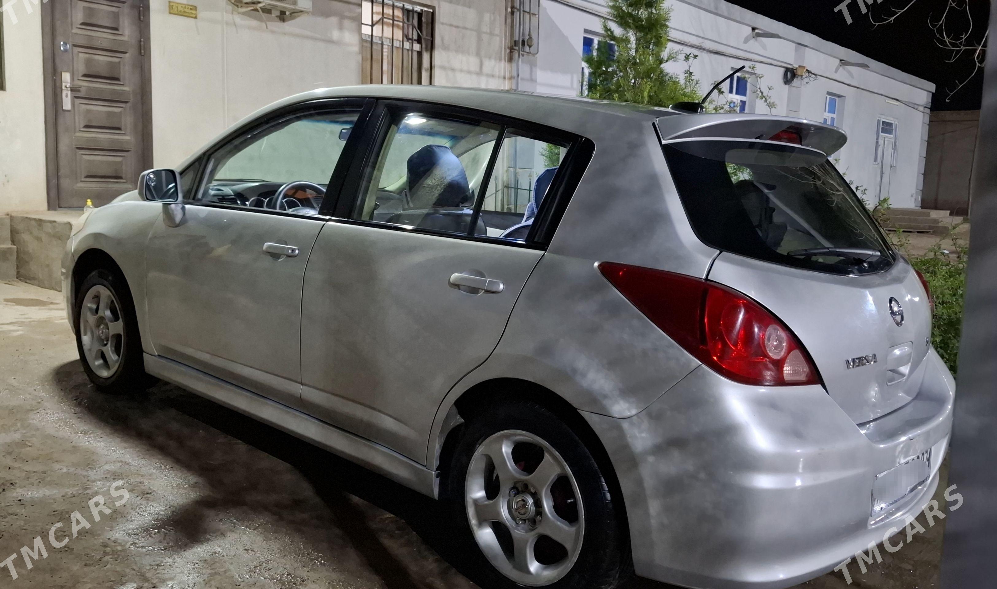 Nissan Versa 2011 - 140 000 TMT - Дашогуз - img 1